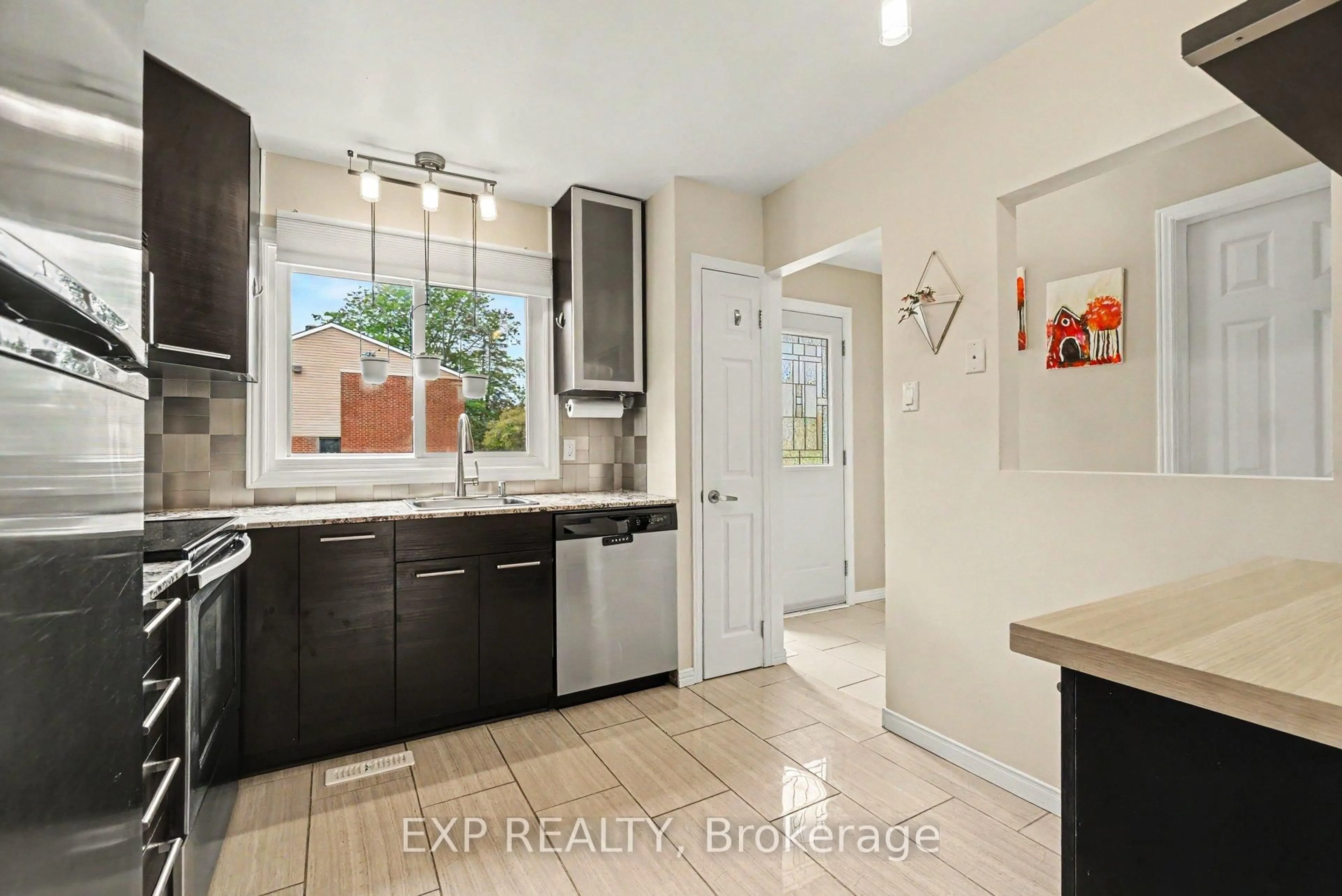 Unknown for 2030 Kelden Cres #35, Ottawa Ontario K1B 4X9