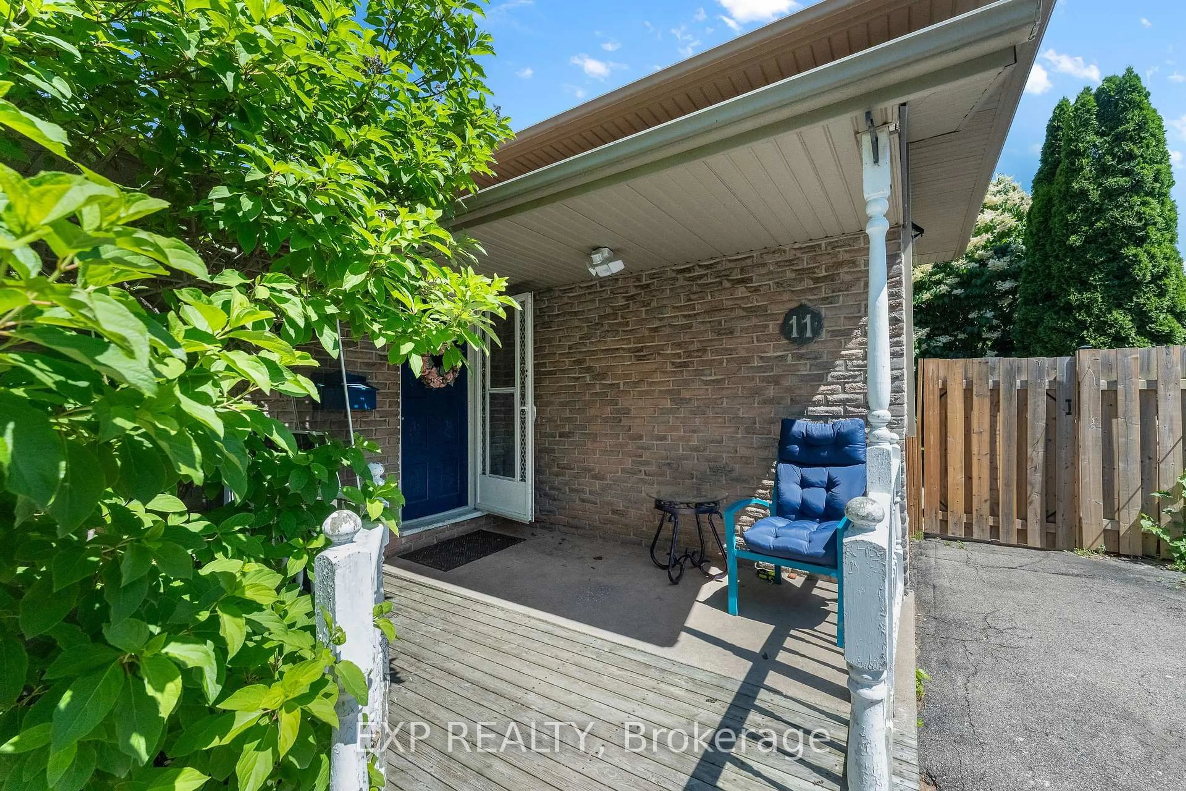 Indoor entryway for 11 Abraham Dr, St. Catharines Ontario L2M 6K7