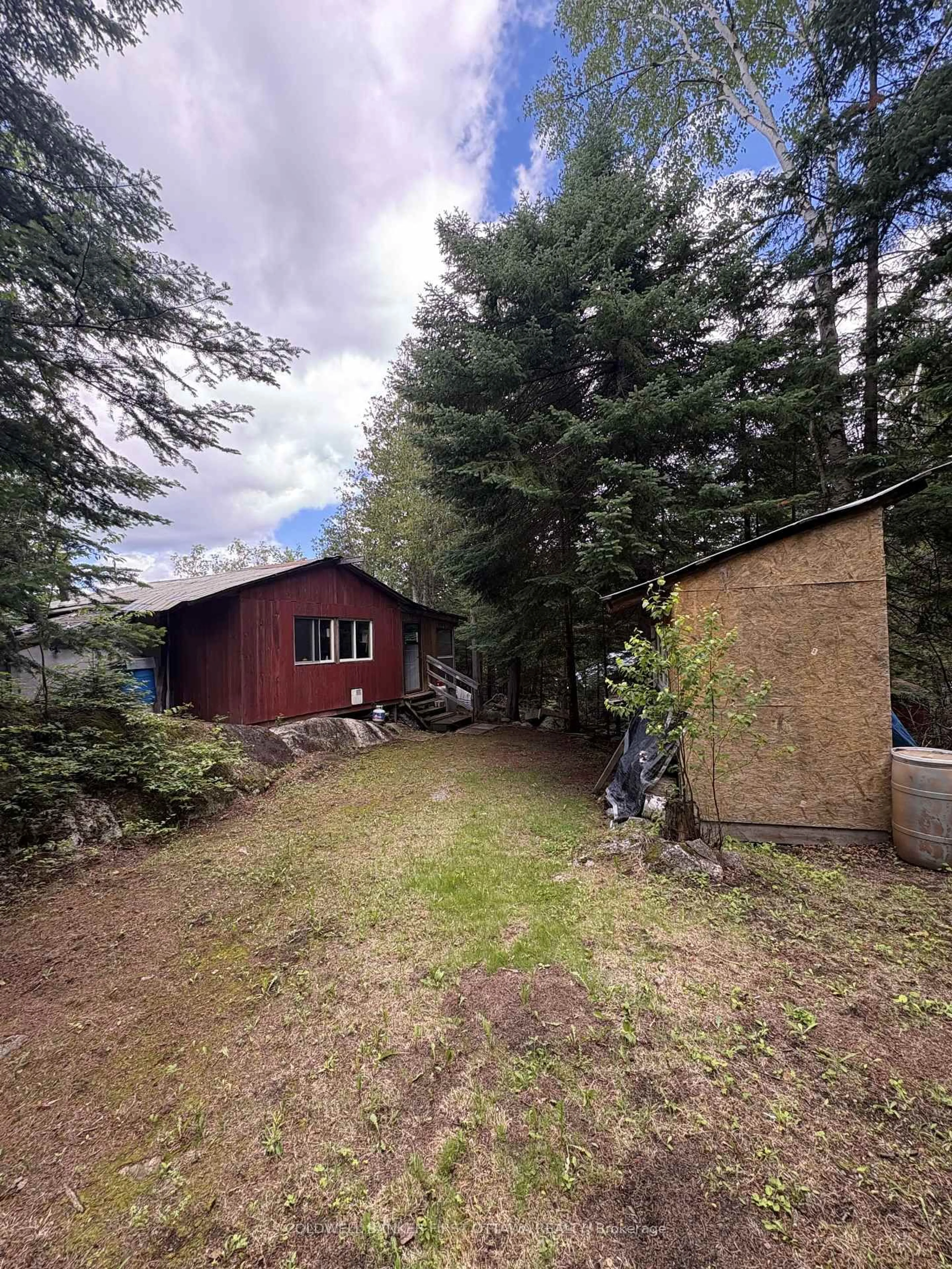 A pic from outside/outdoor area/front of a property/back of a property/a pic from drone, unknown for 271 Airds Lake Rd, Griffith Ontario K0J 2R0