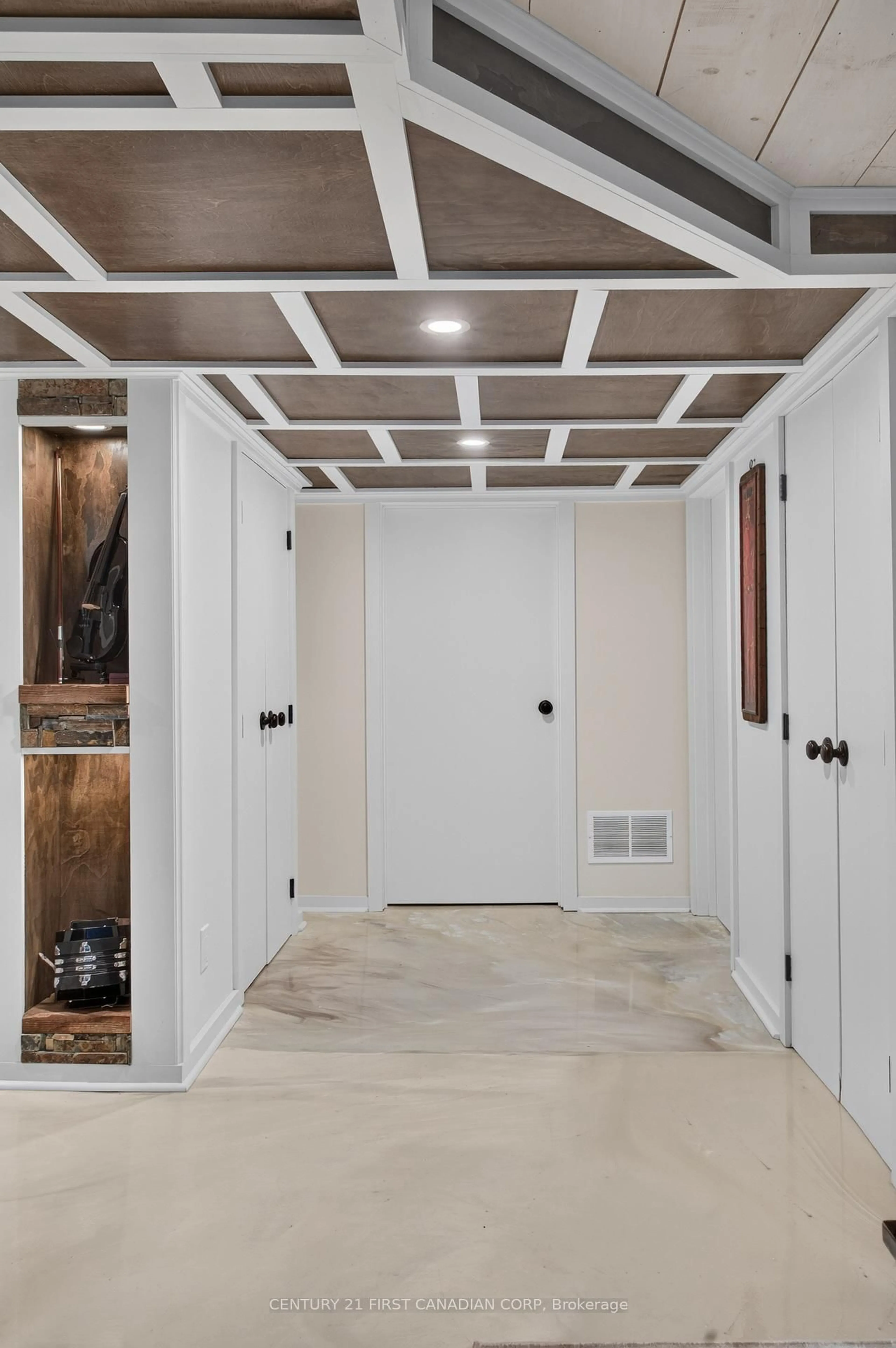 Indoor entryway for 218 Vancouver St, London East Ontario N5W 4R8