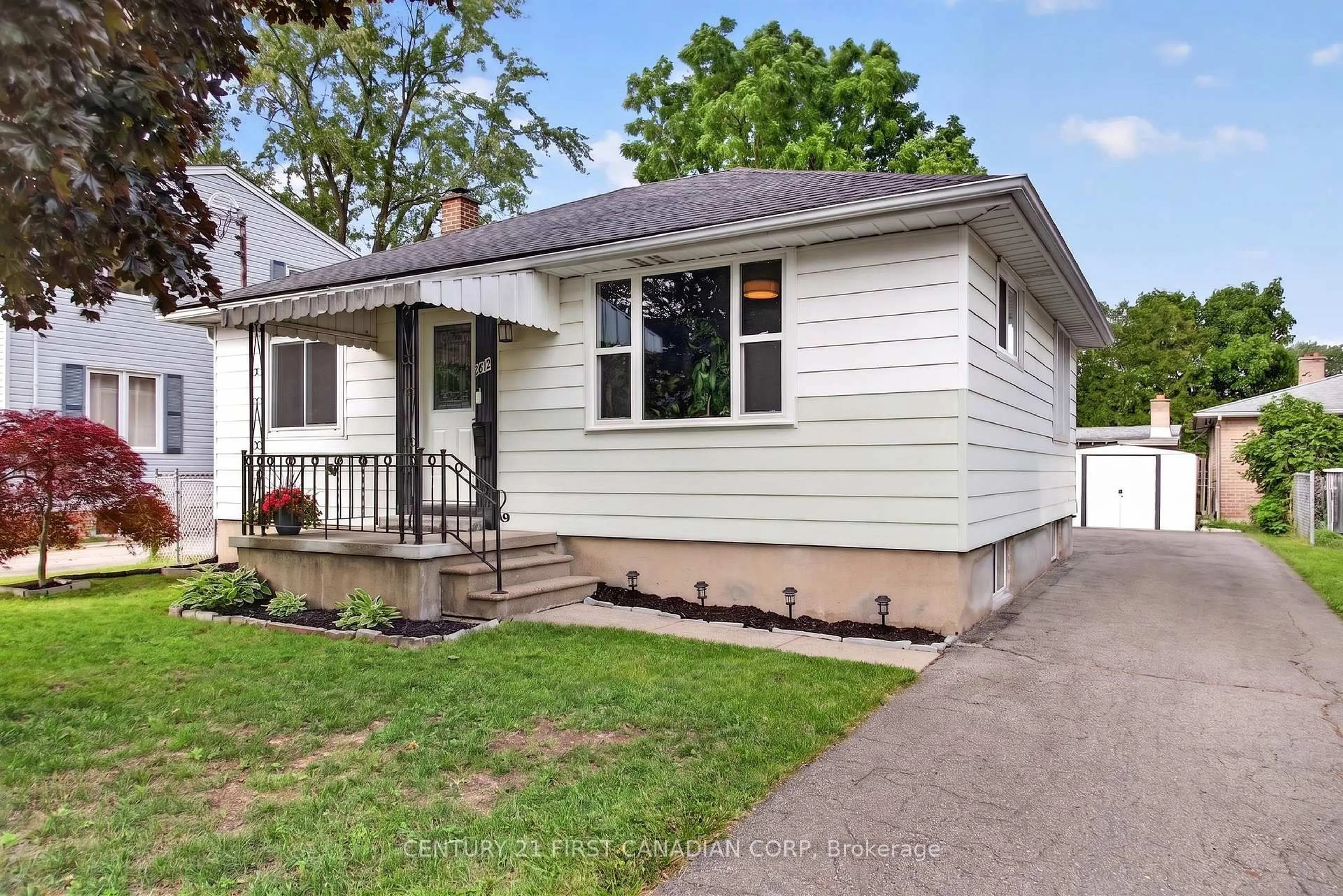 Home with vinyl exterior material, street for 218 Vancouver St, London East Ontario N5W 4R8