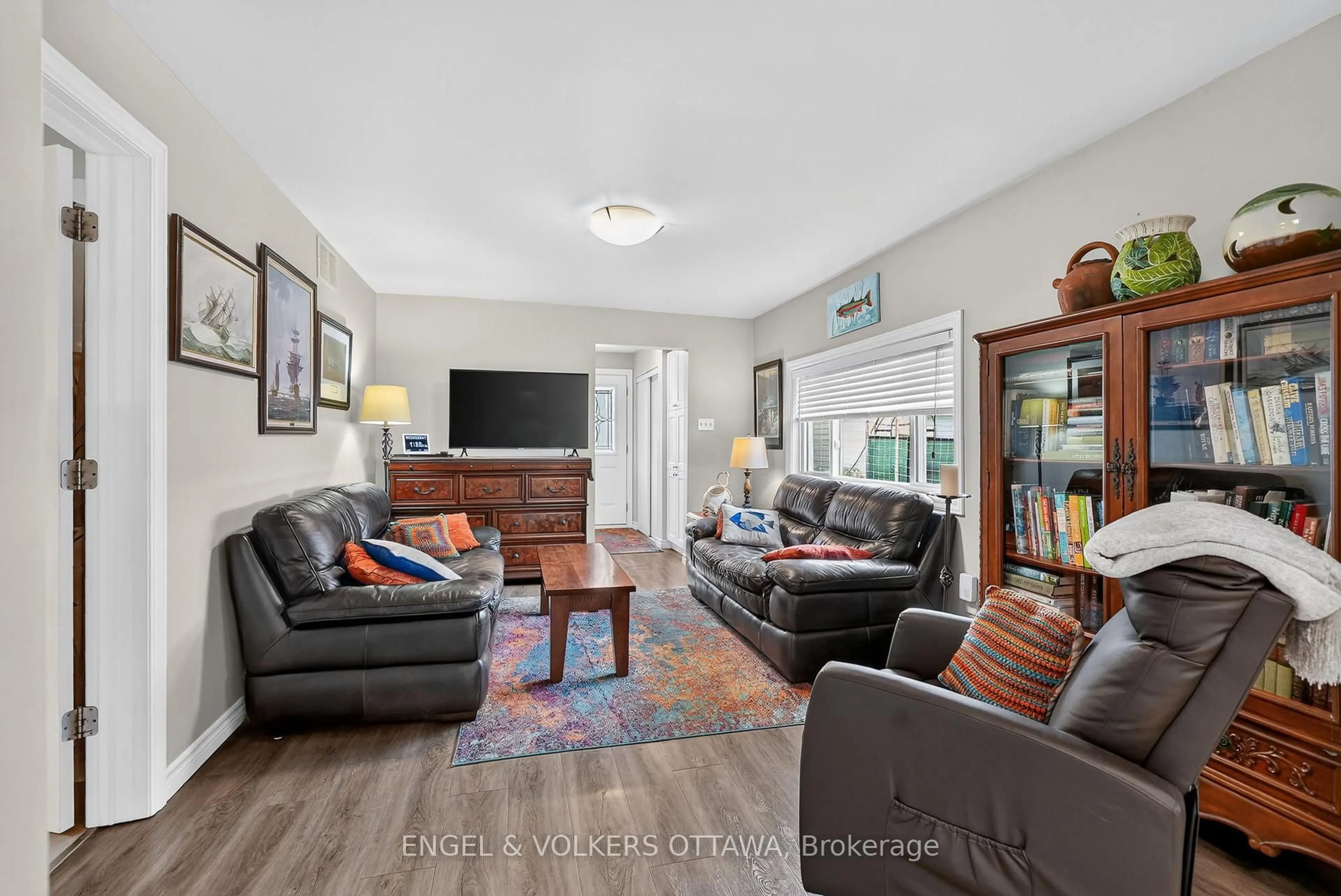 Living room with furniture, unknown for 131 Bay St, Carleton Place Ontario K7C 4K9