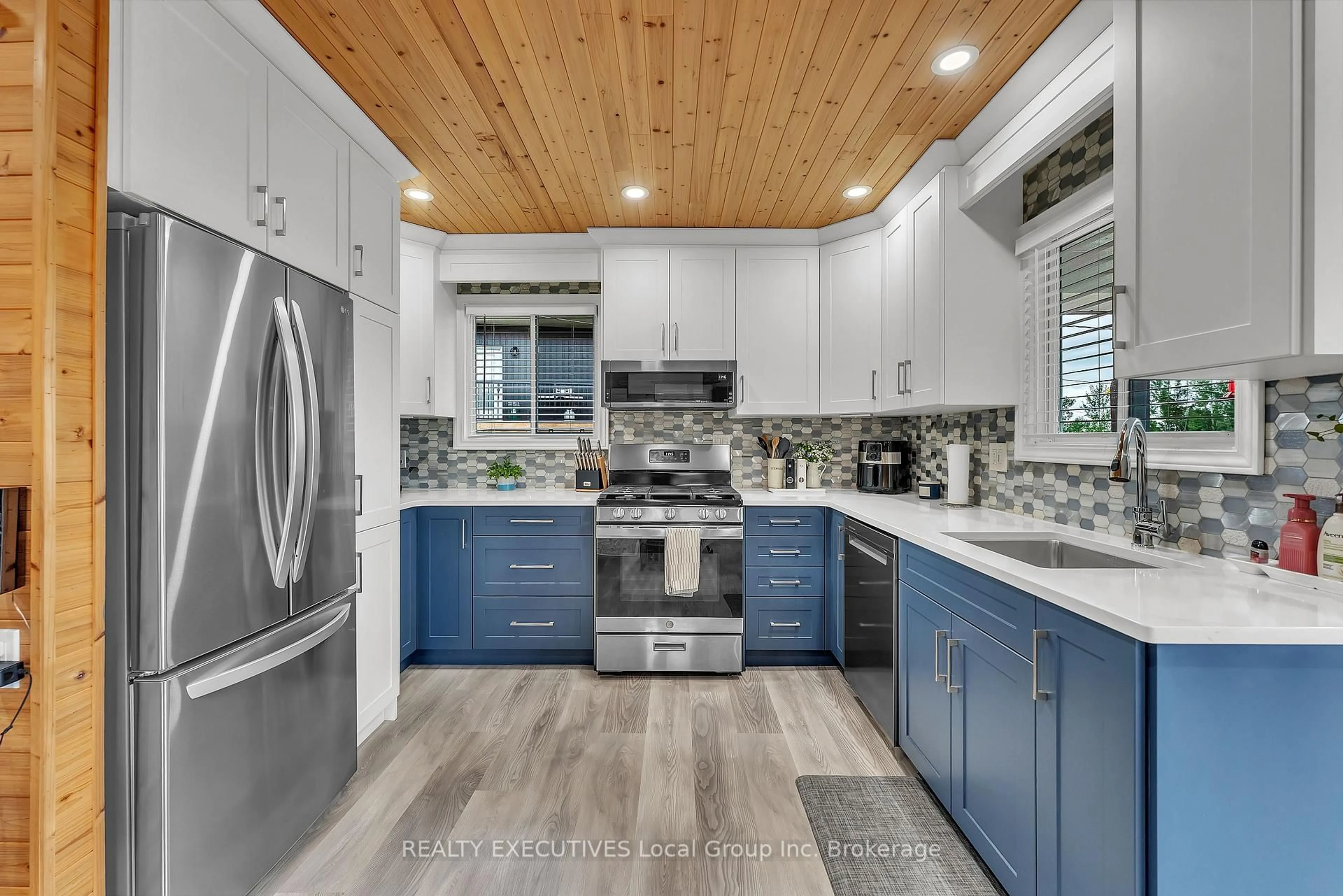 Open concept kitchen, ceramic/tile floor for 44 Lakeshore Rd, Bonfield Ontario P0H 1E0