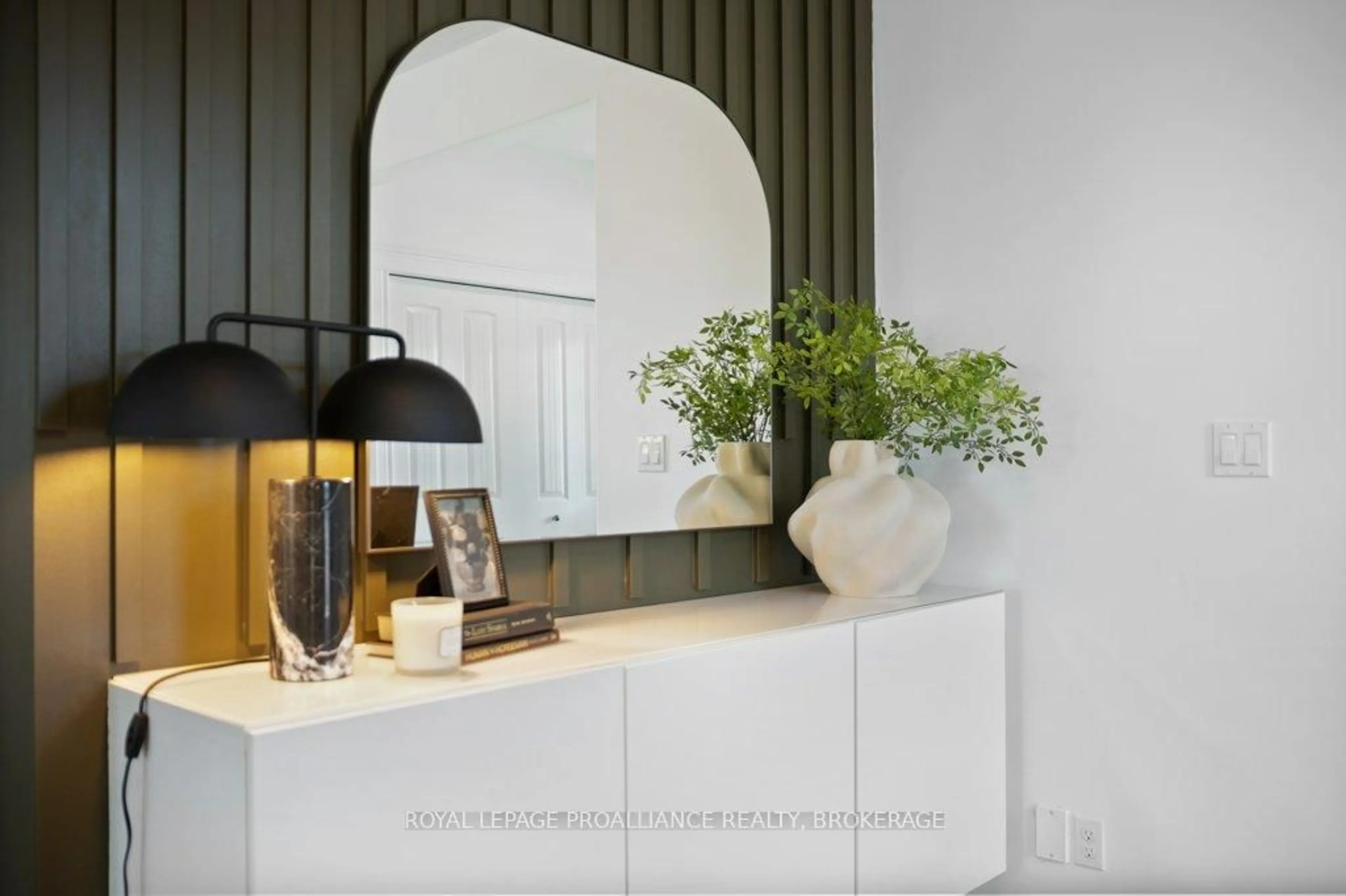 Indoor entryway for 1342 Atkinson St, Kingston Ontario K7P 0J2