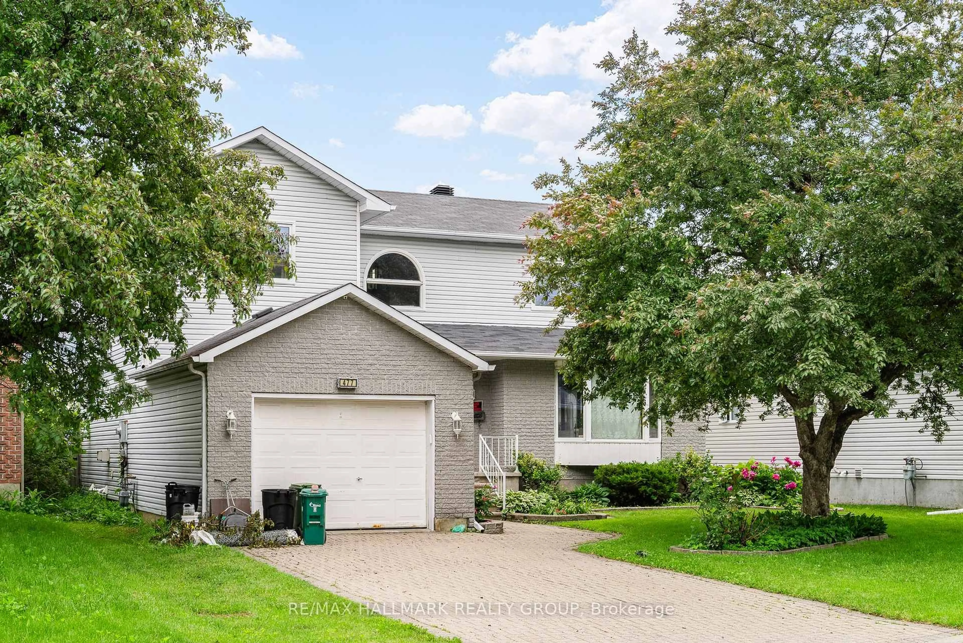 Home with vinyl exterior material, street for 477 DUVERNAY Dr, Ottawa Ontario K1E 2N7