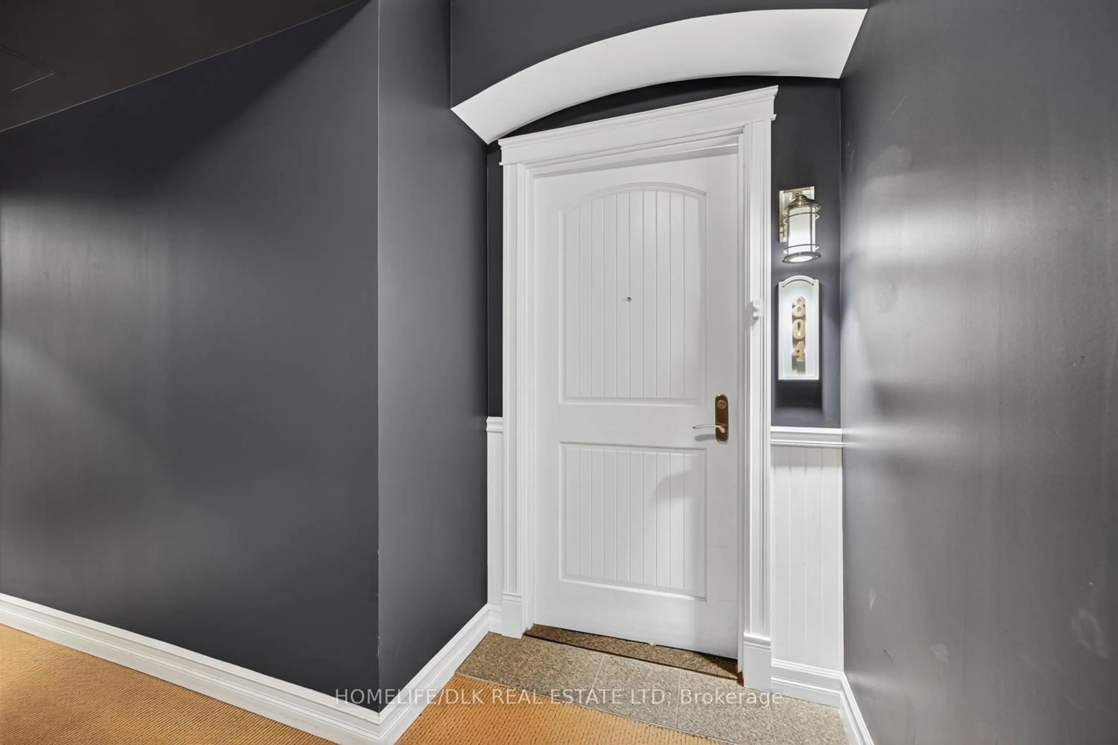 Indoor entryway for 15 St Andrew St #804, Brockville Ontario K6V 0B8