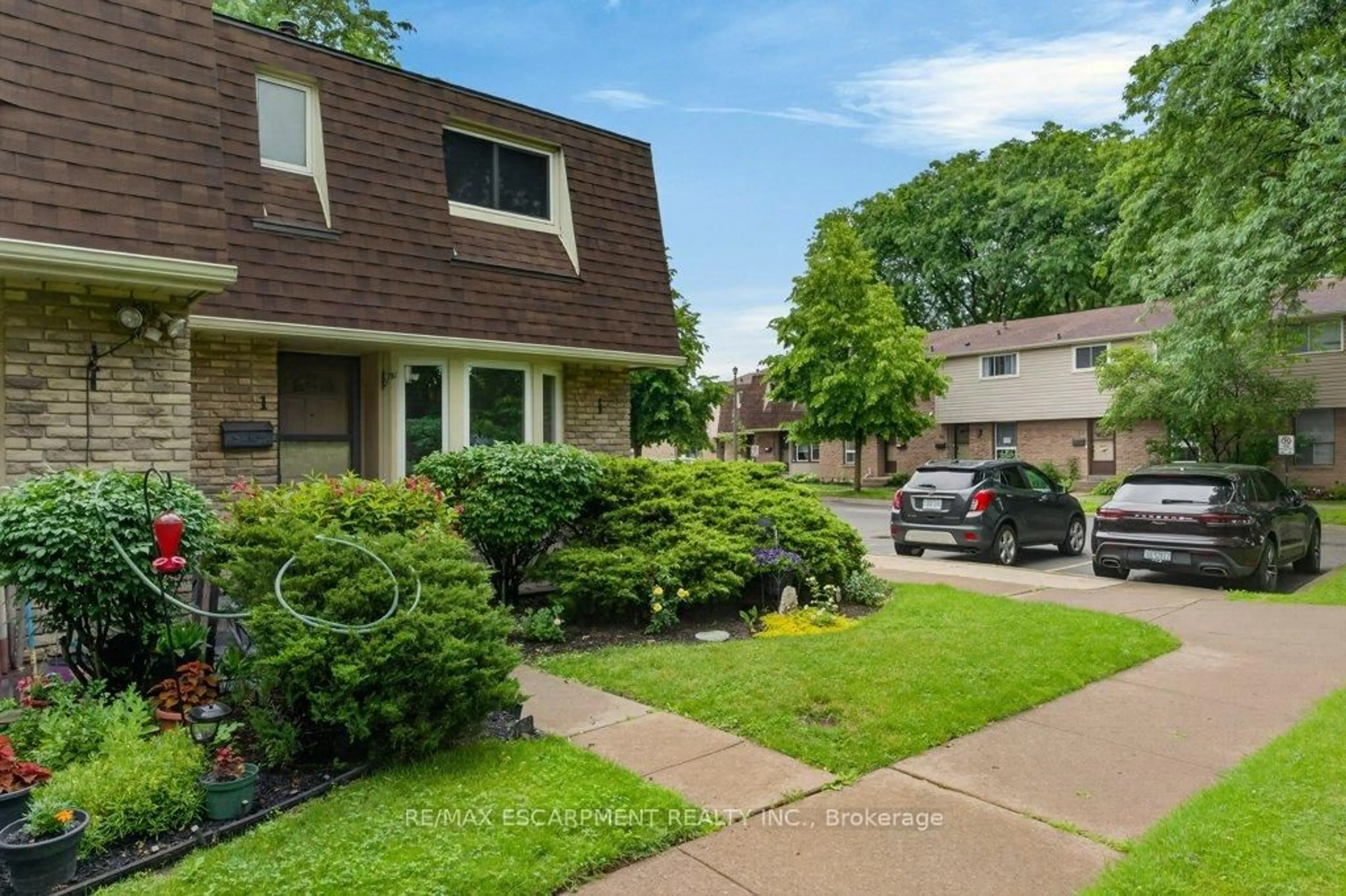 A pic from outside/outdoor area/front of a property/back of a property/a pic from drone, street for 75 Ventura Dr #1, St. Catharines Ontario L2R 7J7
