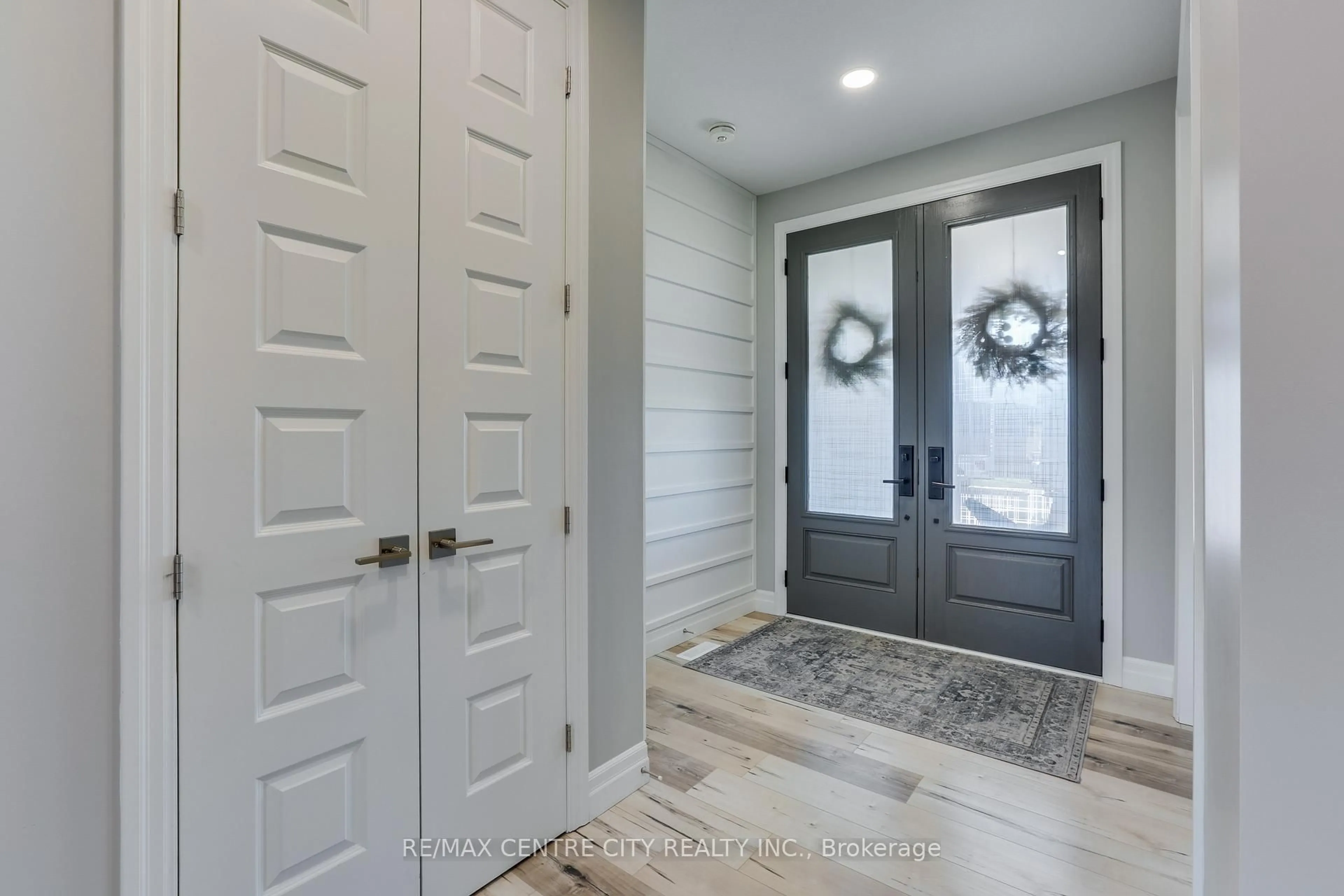 Indoor entryway for 108 Stuart Ave, Lucan Biddulph Ontario N0M 2J0