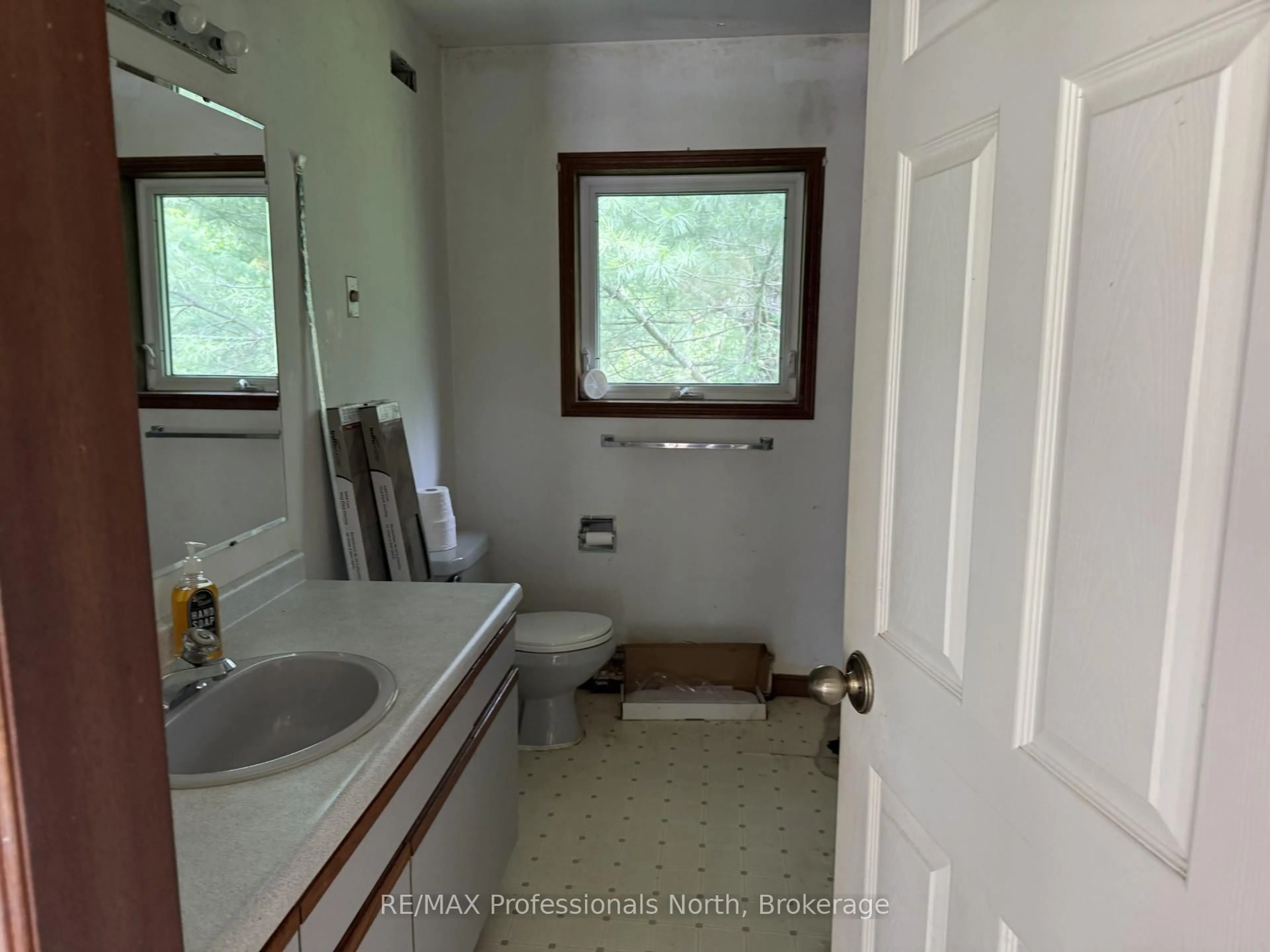 Standard bathroom, ceramic/tile floor for 1315 NORTH SHORE Rd, Algonquin Highlands Ontario K0M 1J1