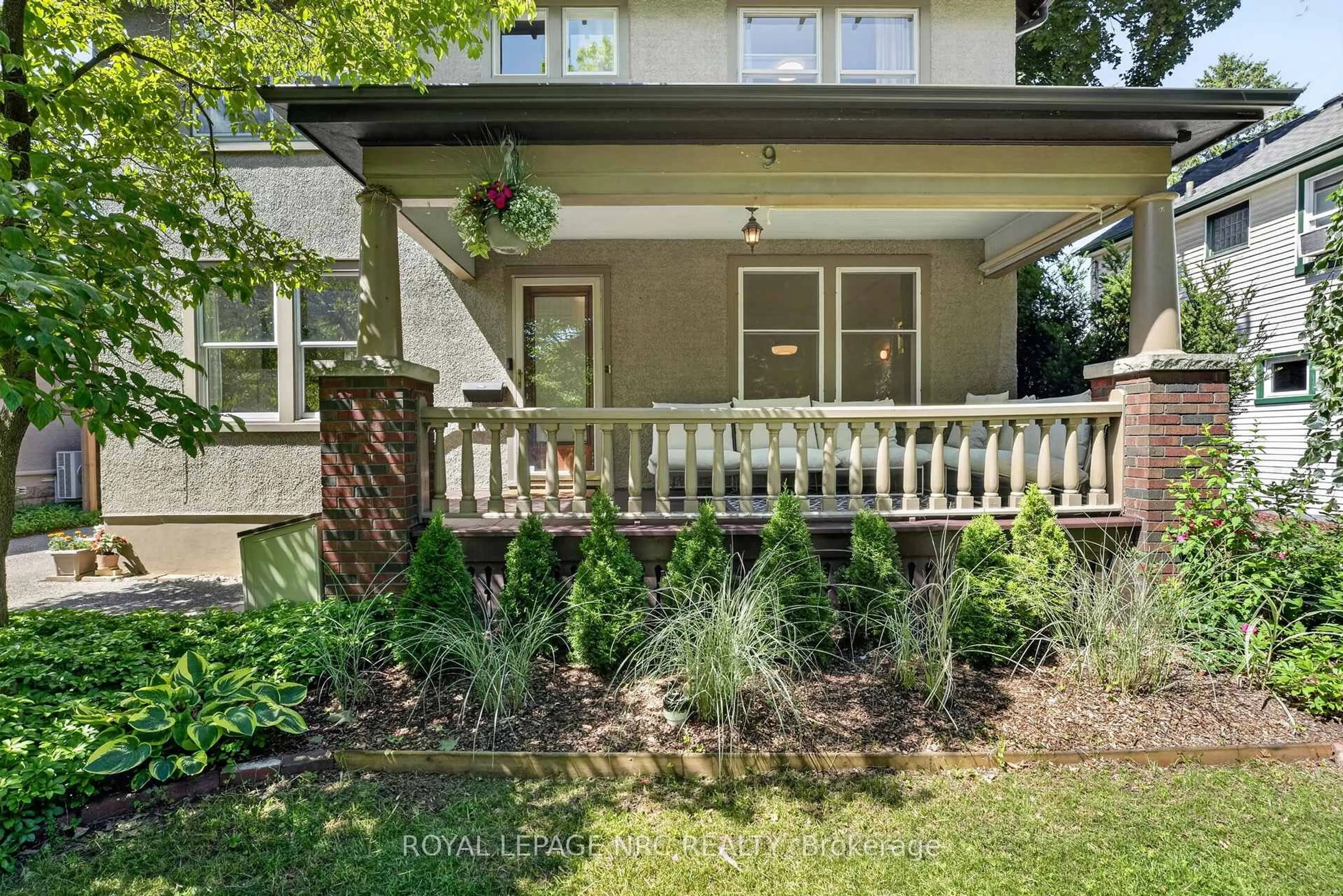 Unknown for 9 Thairs Ave, St. Catharines Ontario L2R 6N9