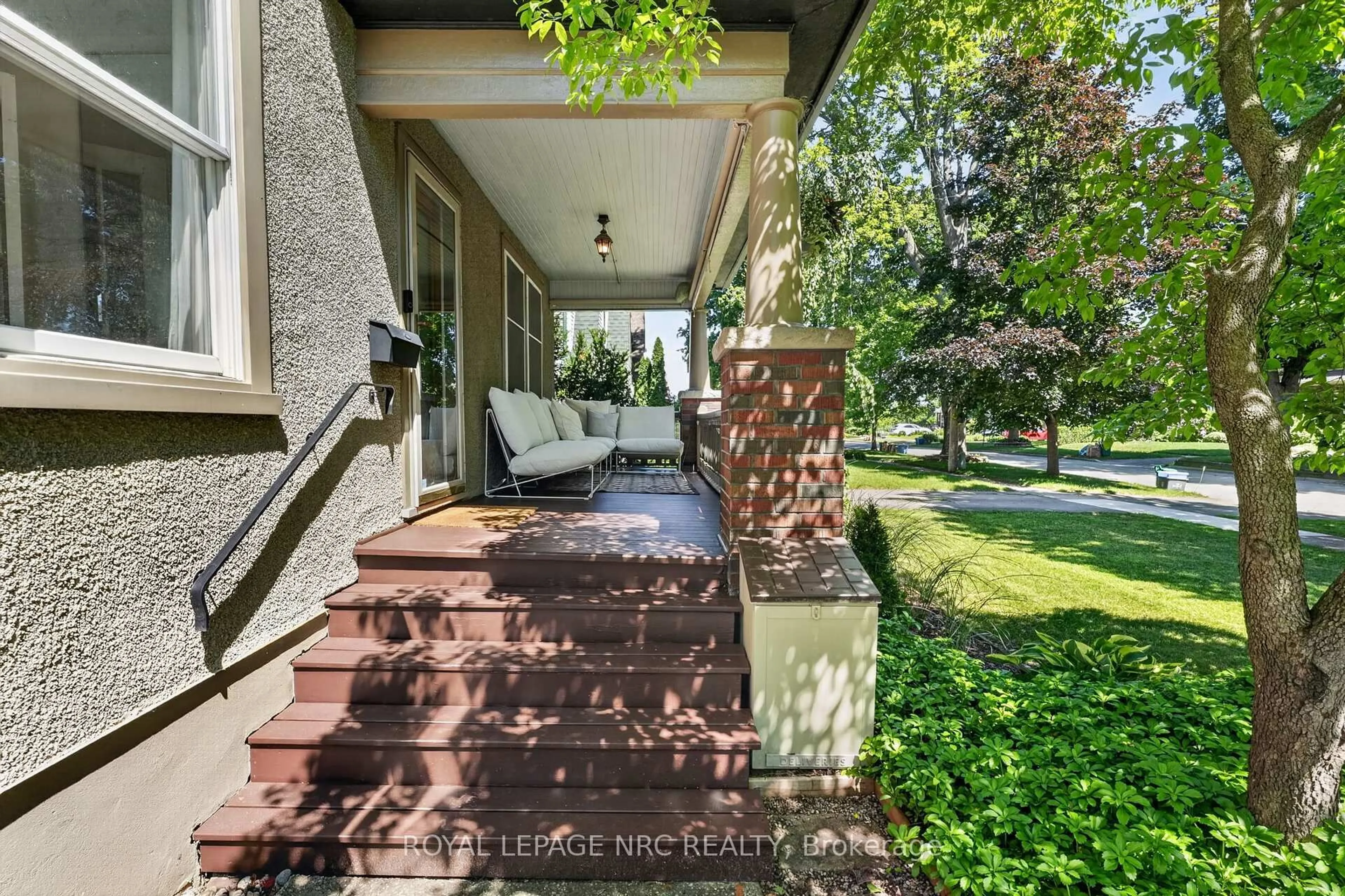 Patio, street for 9 Thairs Ave, St. Catharines Ontario L2R 6N9