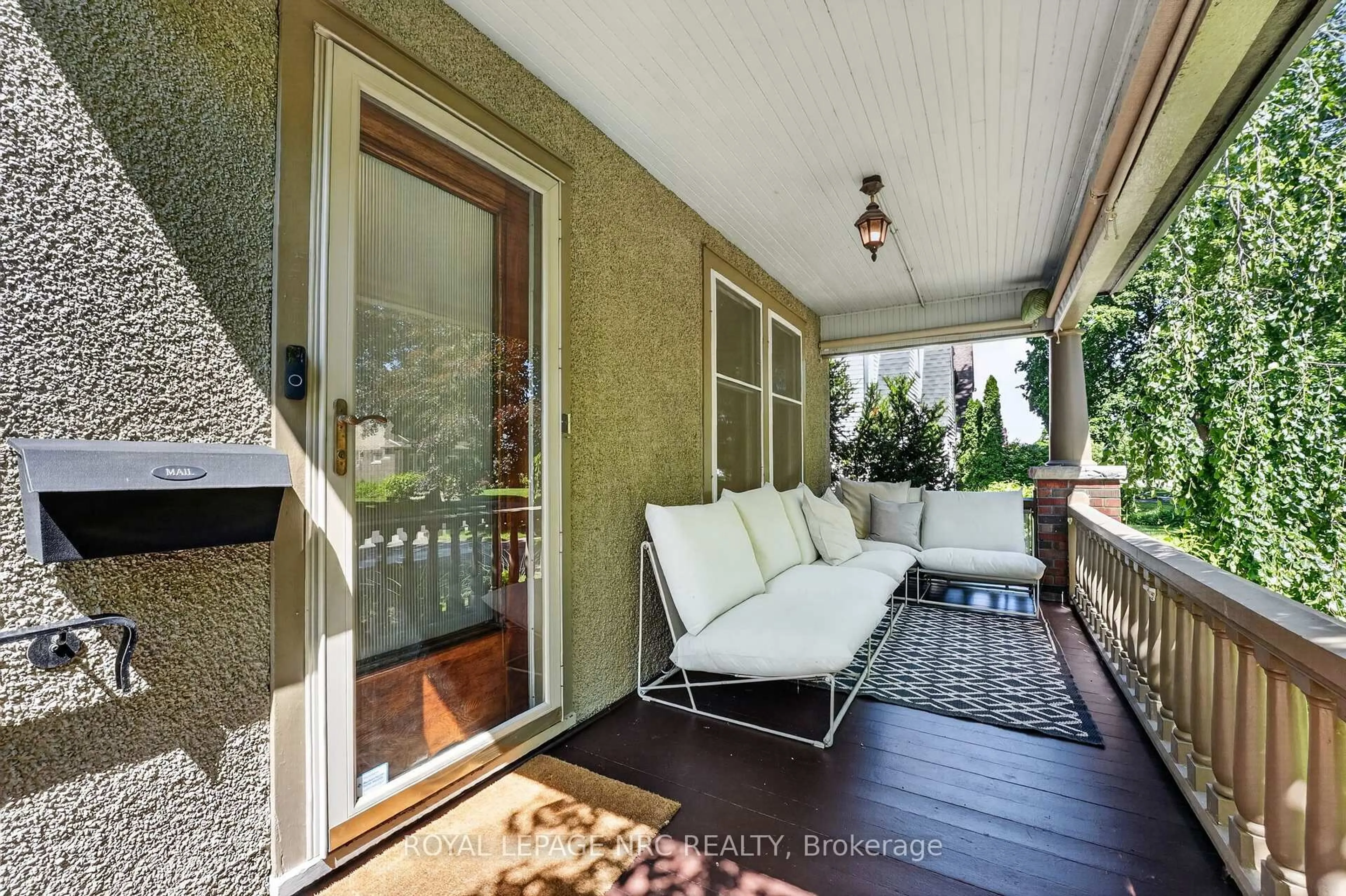 Patio, street for 9 Thairs Ave, St. Catharines Ontario L2R 6N9