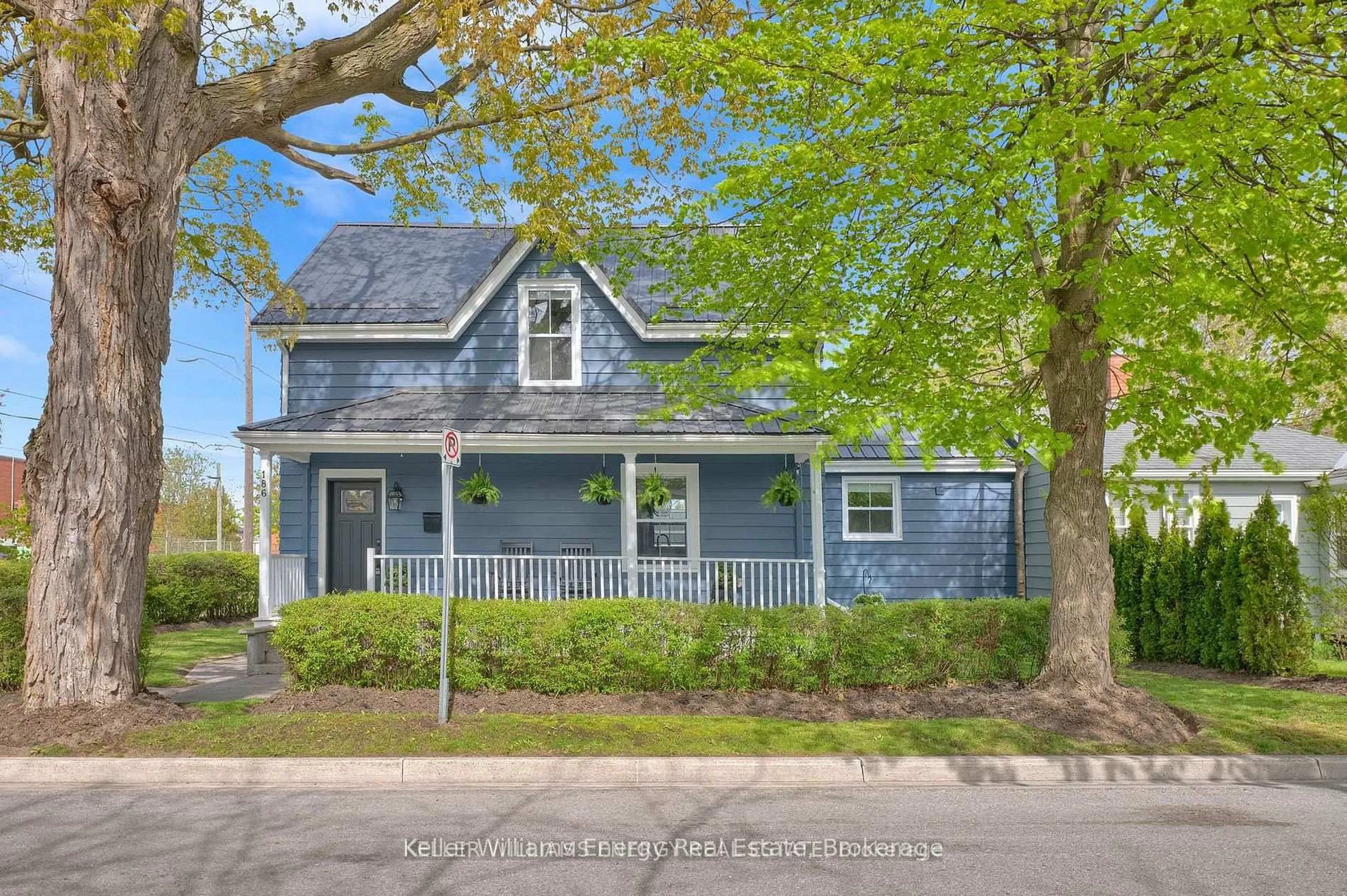 Home with vinyl exterior material, street for 186 Durham St, Cobourg Ontario K9A 3H6