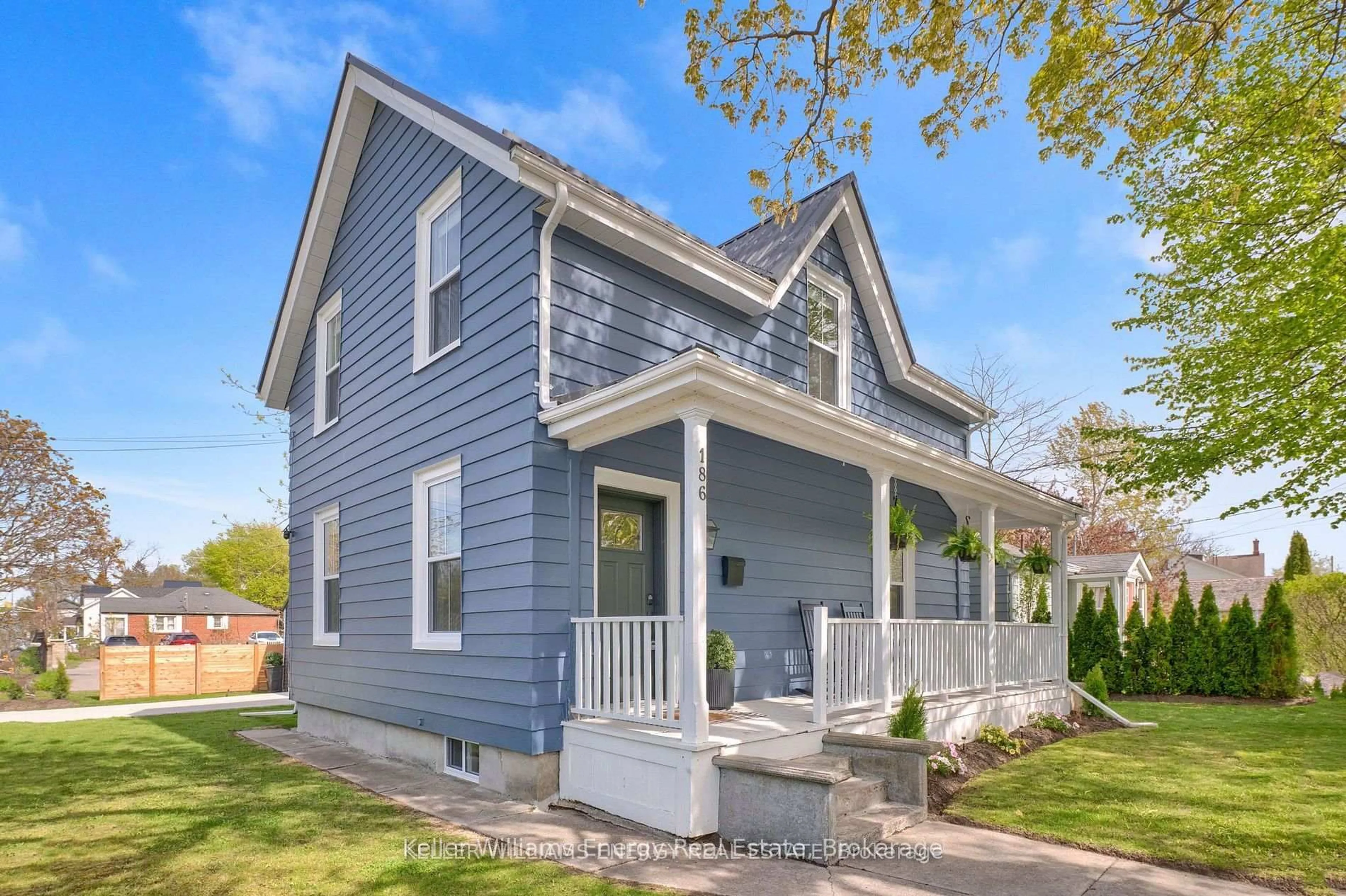 Home with vinyl exterior material, street for 186 Durham St, Cobourg Ontario K9A 3H6