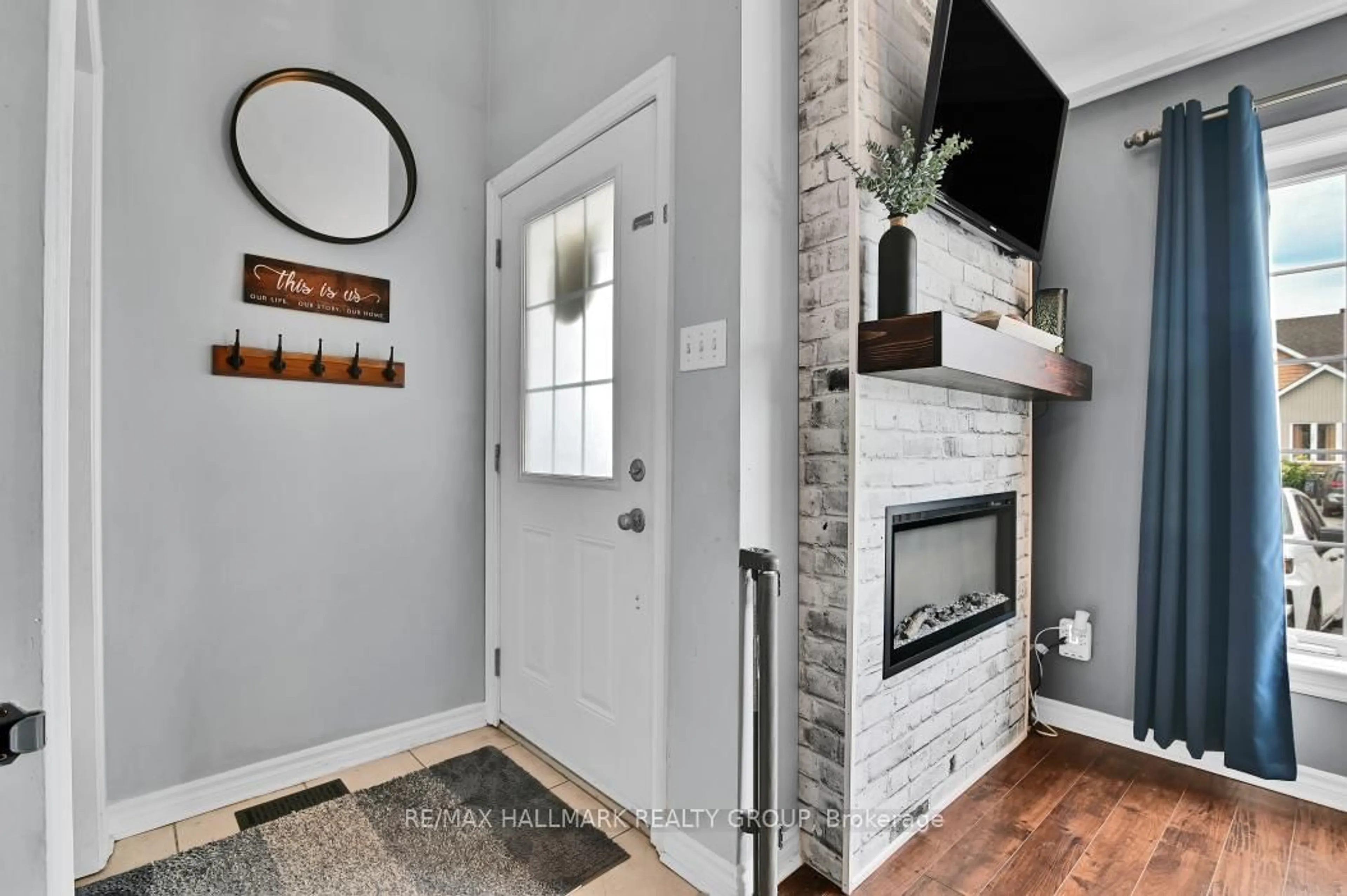 Indoor entryway for 17 Spicer St, Carleton Place Ontario K7C 4S3