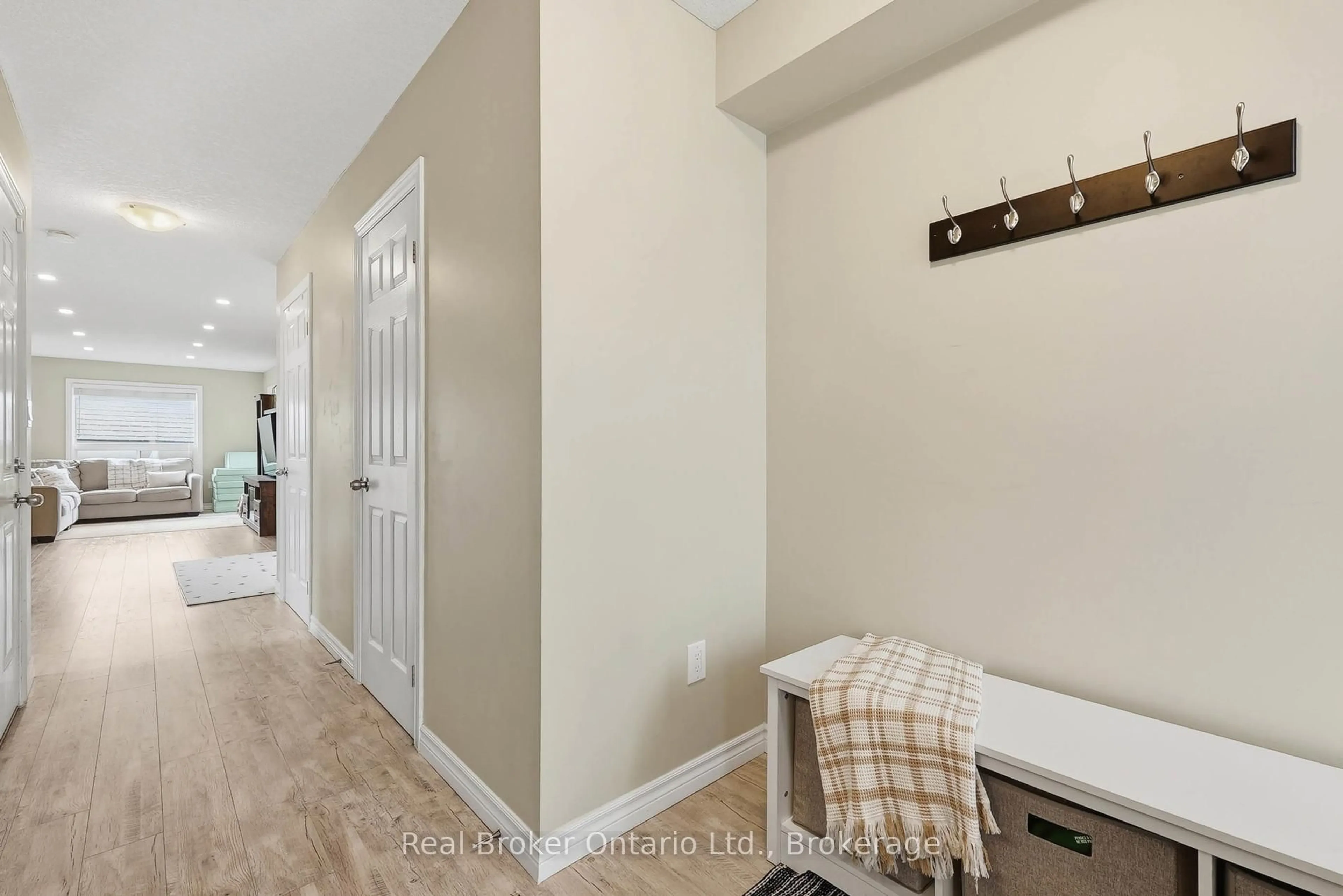 Indoor entryway for 1381 Old Zeller Dr, Kitchener Ontario N2A 0C6