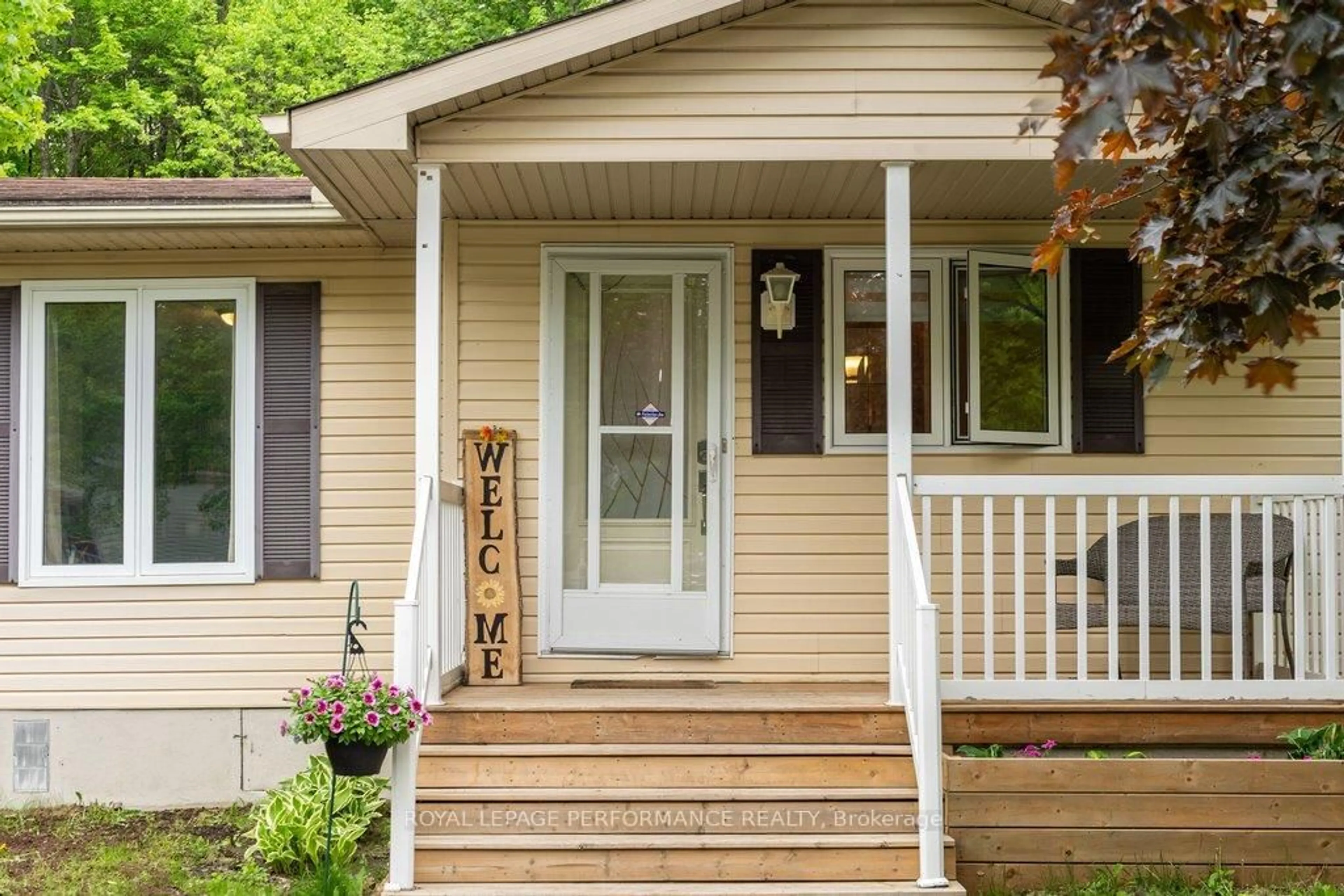 Home with vinyl exterior material, street for 6580 Vista Patrick Private, Ottawa Ontario K4P 1C9