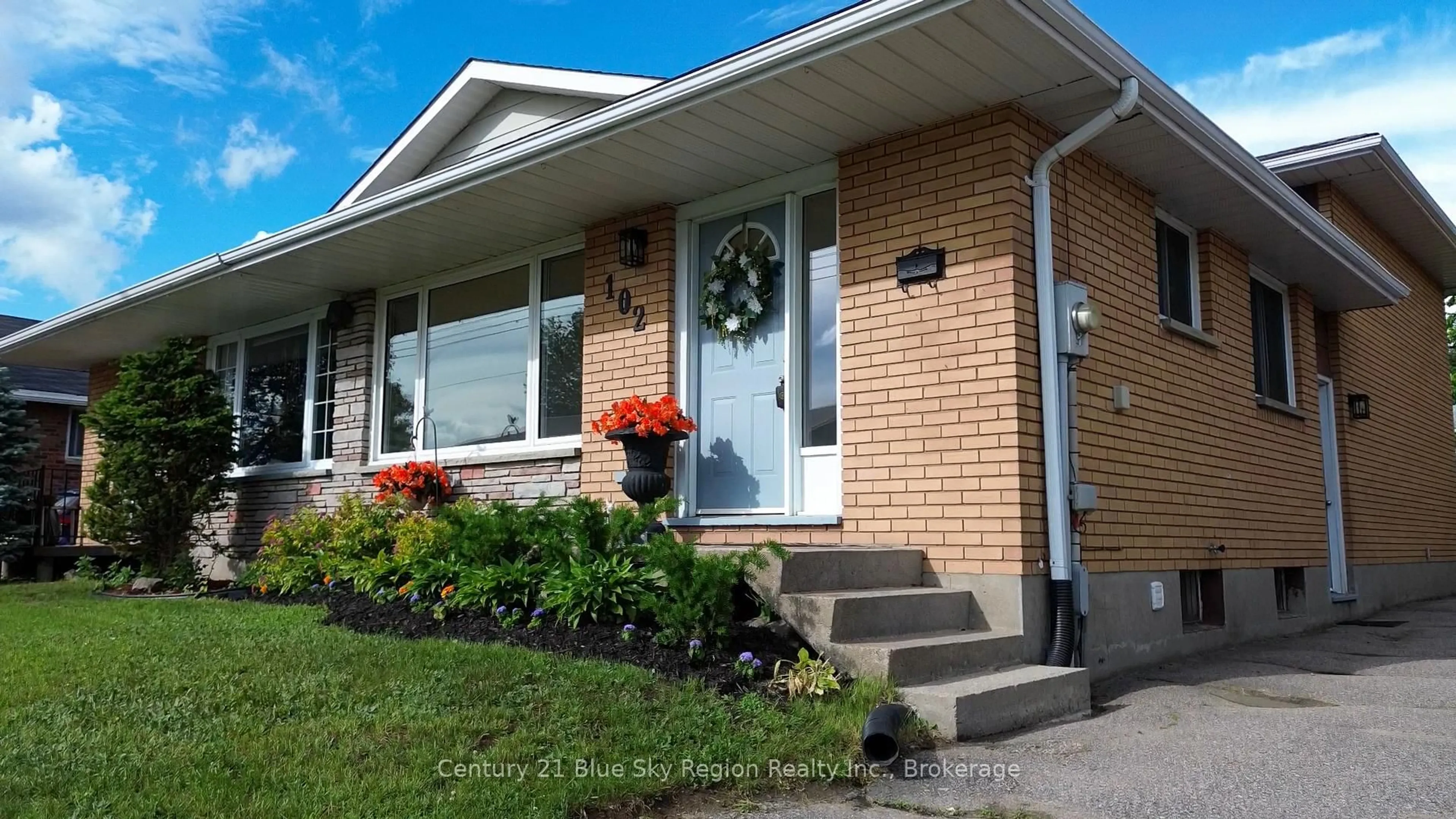 Home with brick exterior material, street for 102 Lee Ave, North Bay Ontario P1A 2J9