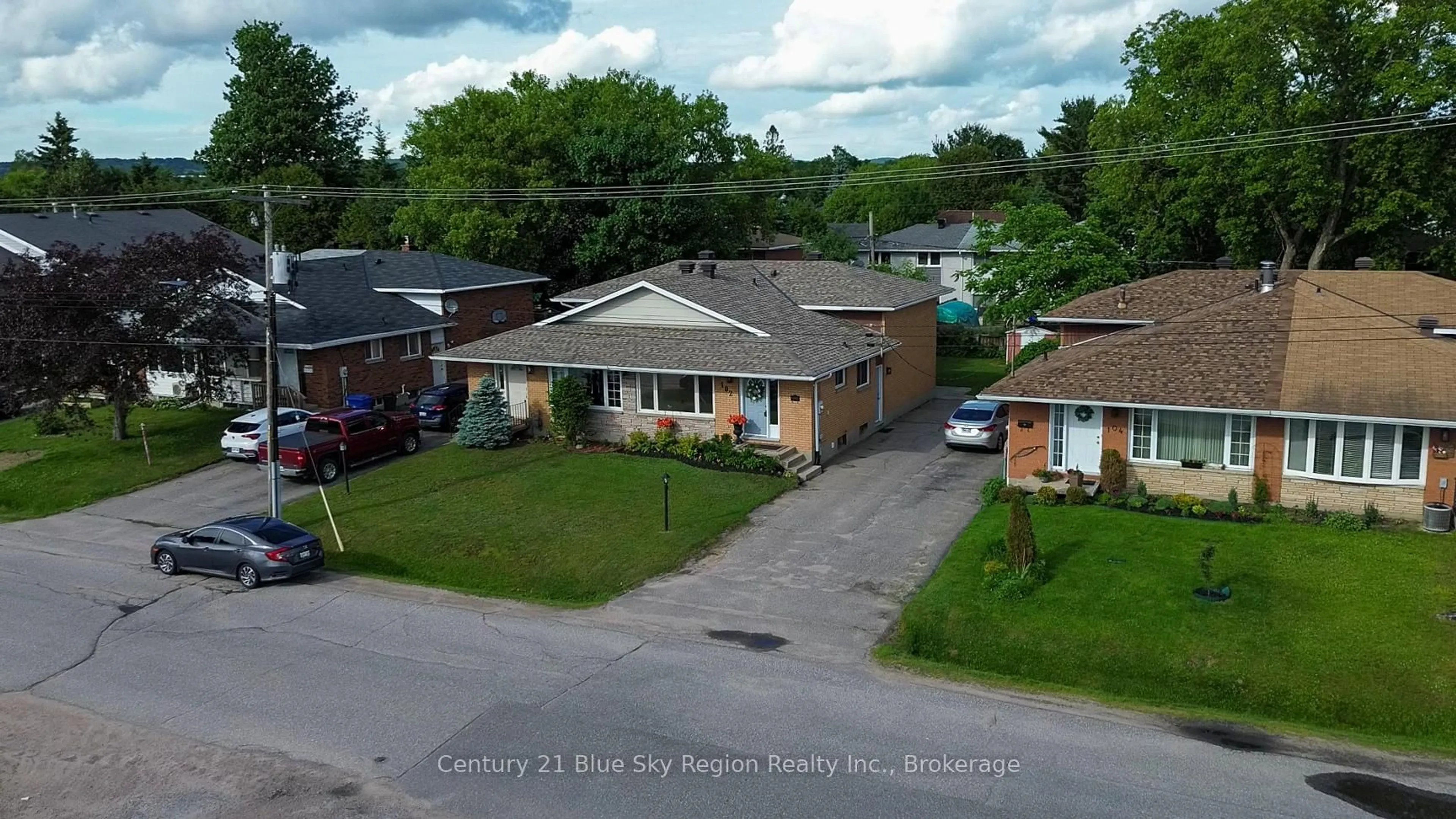 A pic from outside/outdoor area/front of a property/back of a property/a pic from drone, street for 102 Lee Ave, North Bay Ontario P1A 2J9