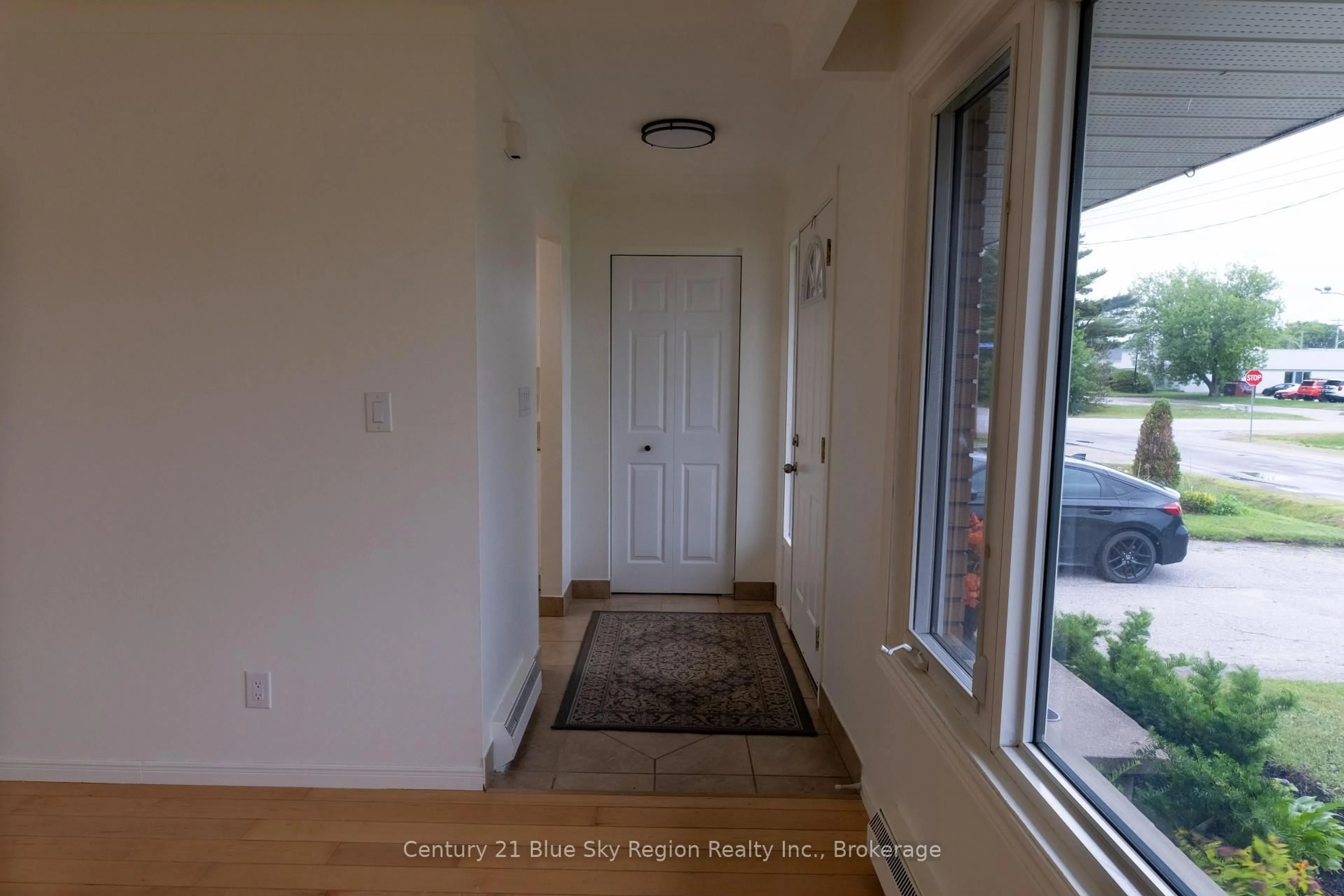Indoor entryway for 102 Lee Ave, North Bay Ontario P1A 2J9