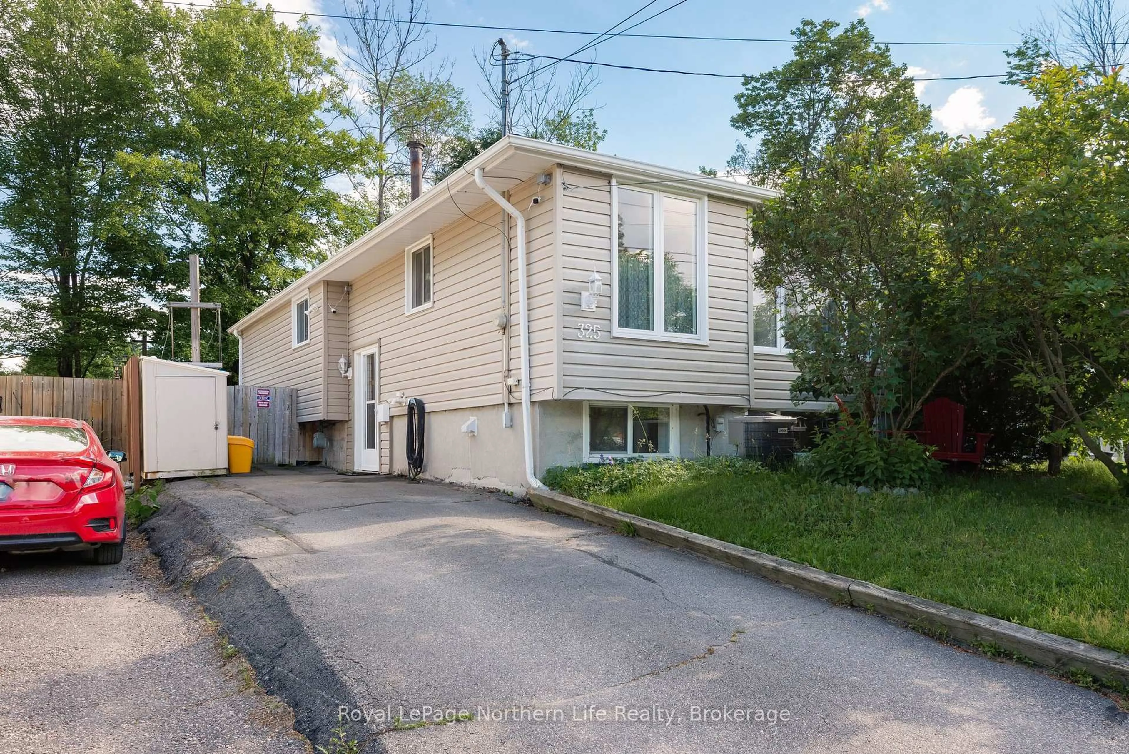 Unknown for 325 Gordon Dr, North Bay Ontario P1B 8V8