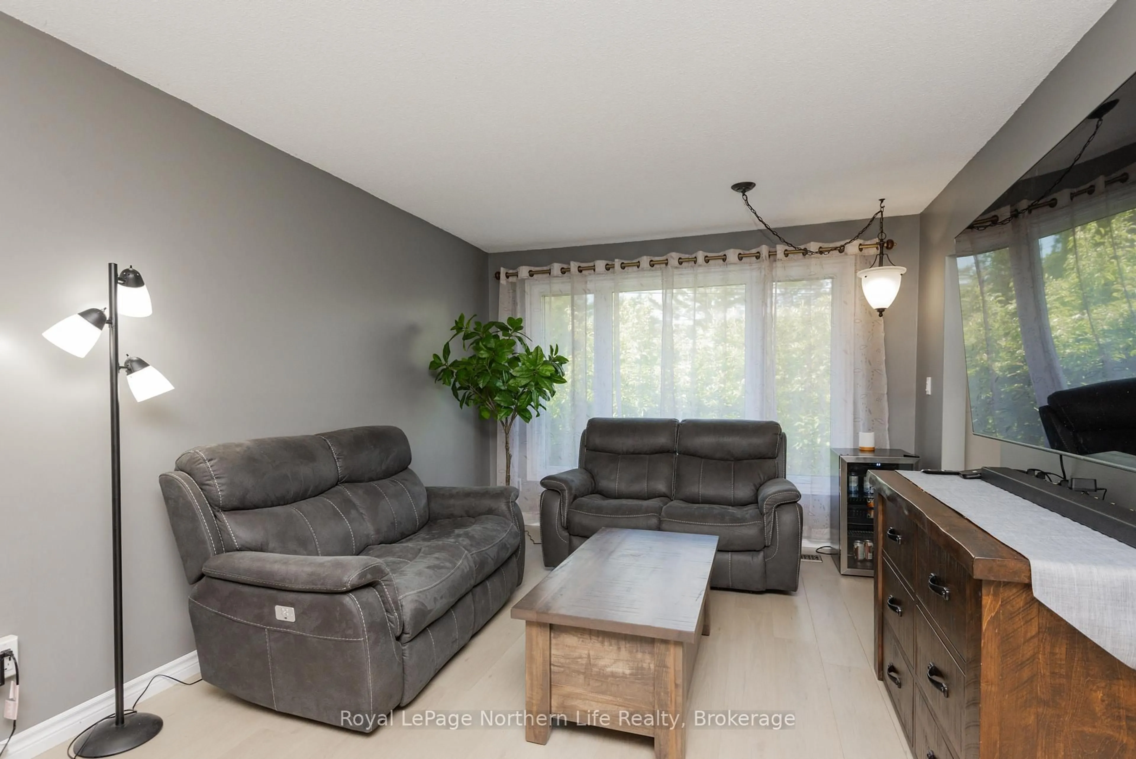 Living room with furniture, unknown for 325 Gordon Dr, North Bay Ontario P1B 8V8