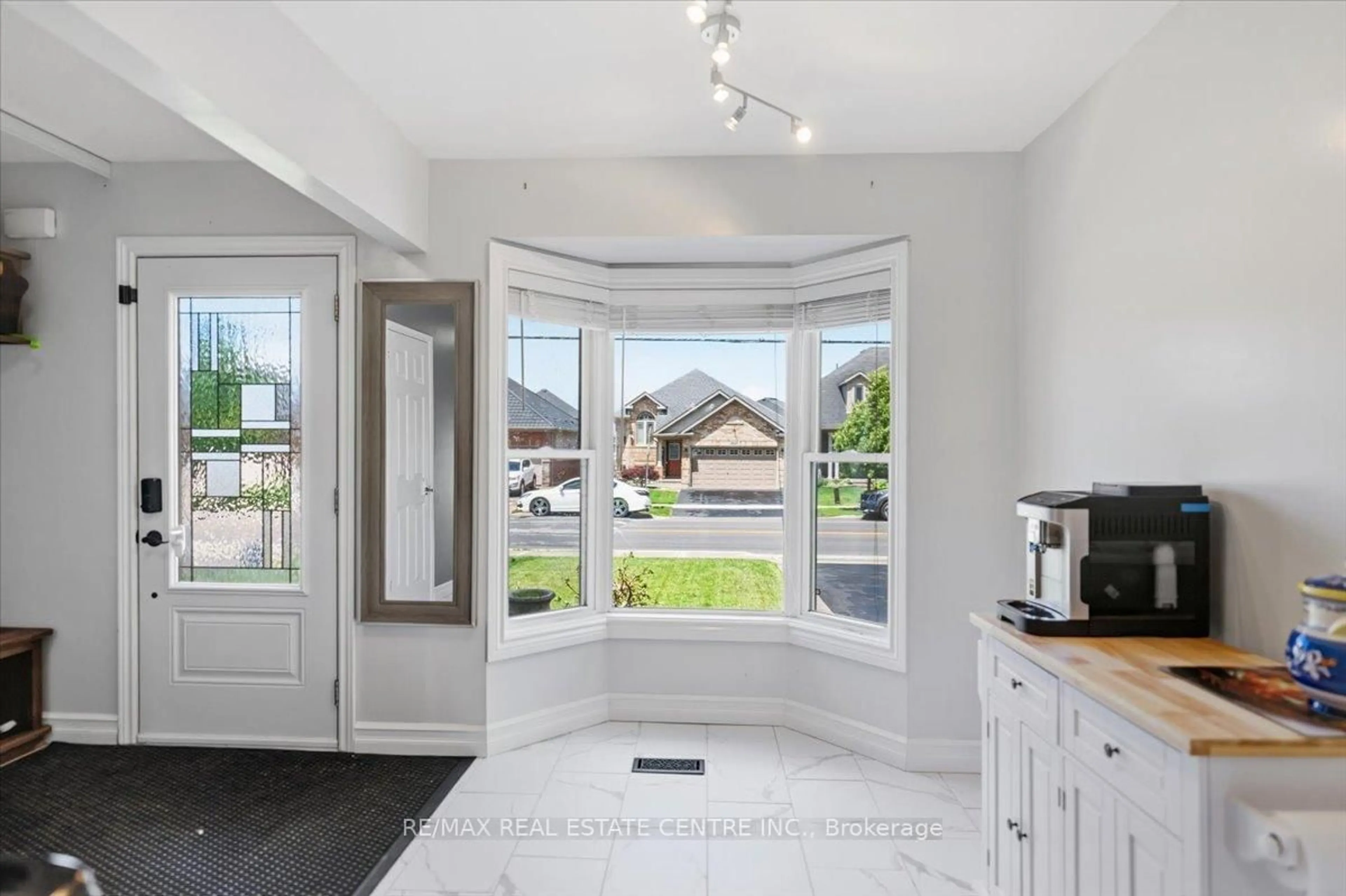 Unknown for 4804 John St, Lincoln Ontario L3J 0P5
