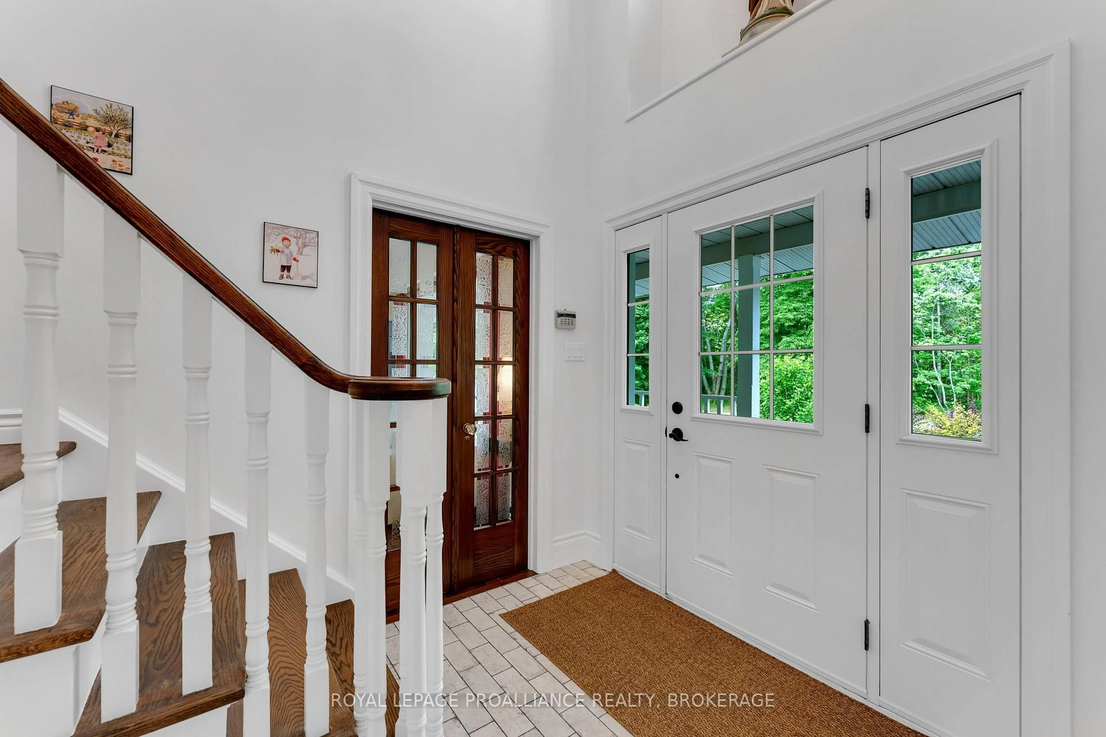 Indoor entryway for 25 Howe Island Ferry Rd, Kingston Ontario K7L 4V1