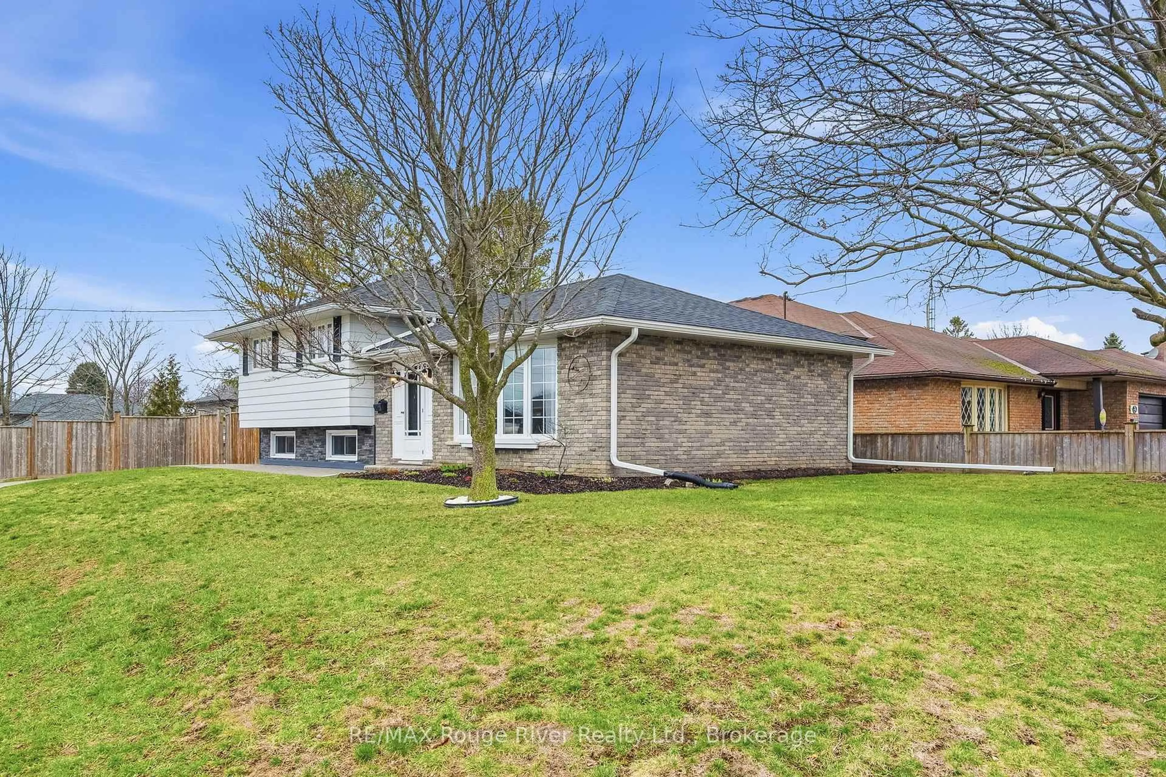A pic from outside/outdoor area/front of a property/back of a property/a pic from drone, street for 608 Elizabeth St, Cobourg Ontario K9A 4S1