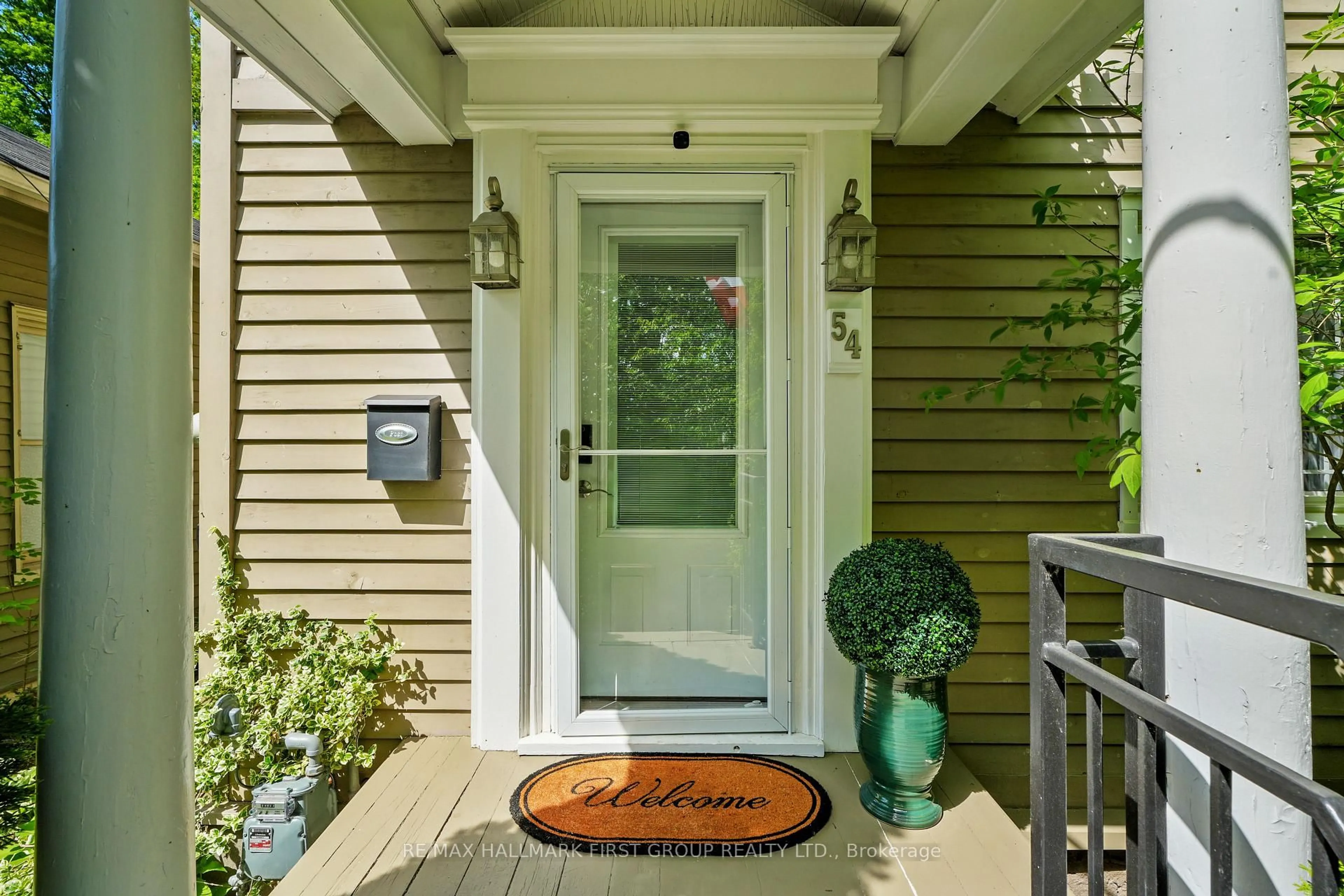 Indoor entryway for 54 Pine St, Port Hope Ontario L1A 3E9