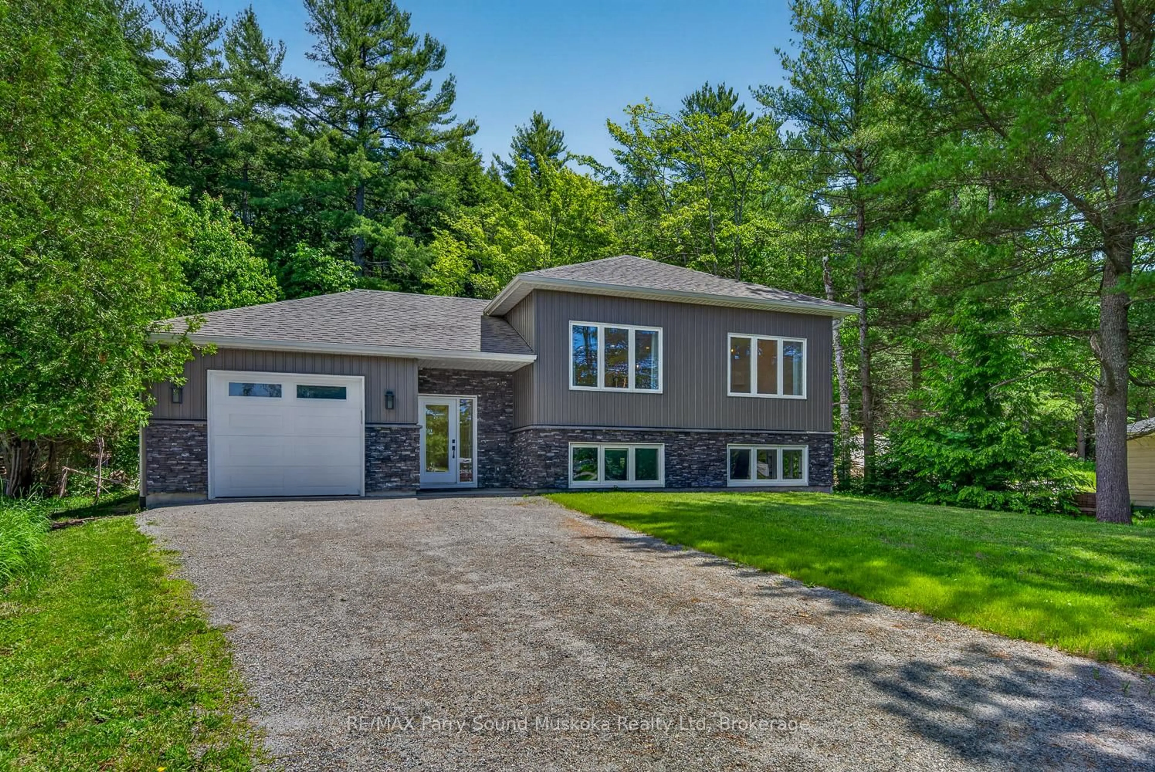 Home with vinyl exterior material, street for 10 Glenrock Rd, McDougall Ontario P2A 2W9