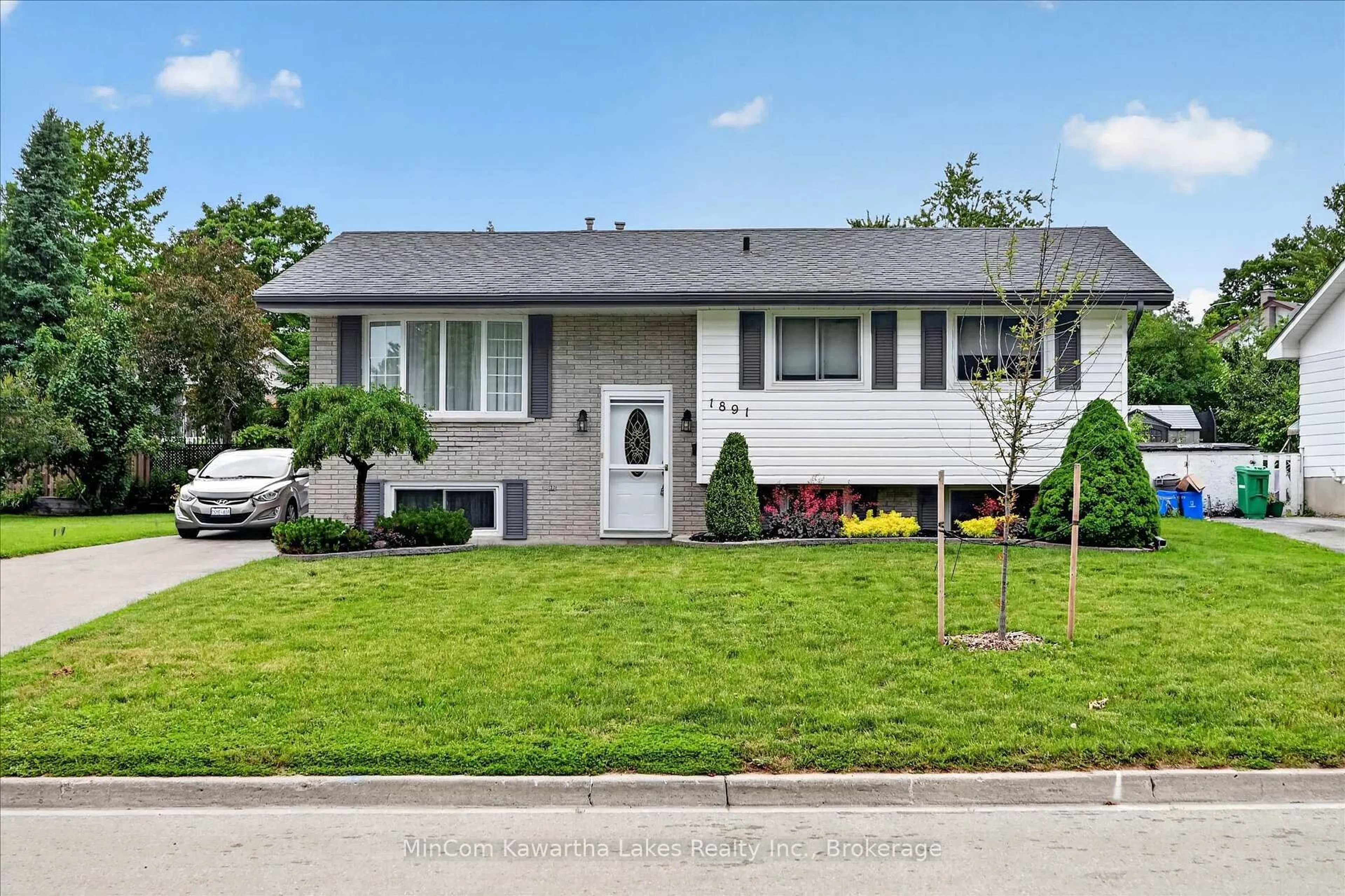 Home with vinyl exterior material, street for 1891 Croftdale Cres, Peterborough Ontario K9K 1J7