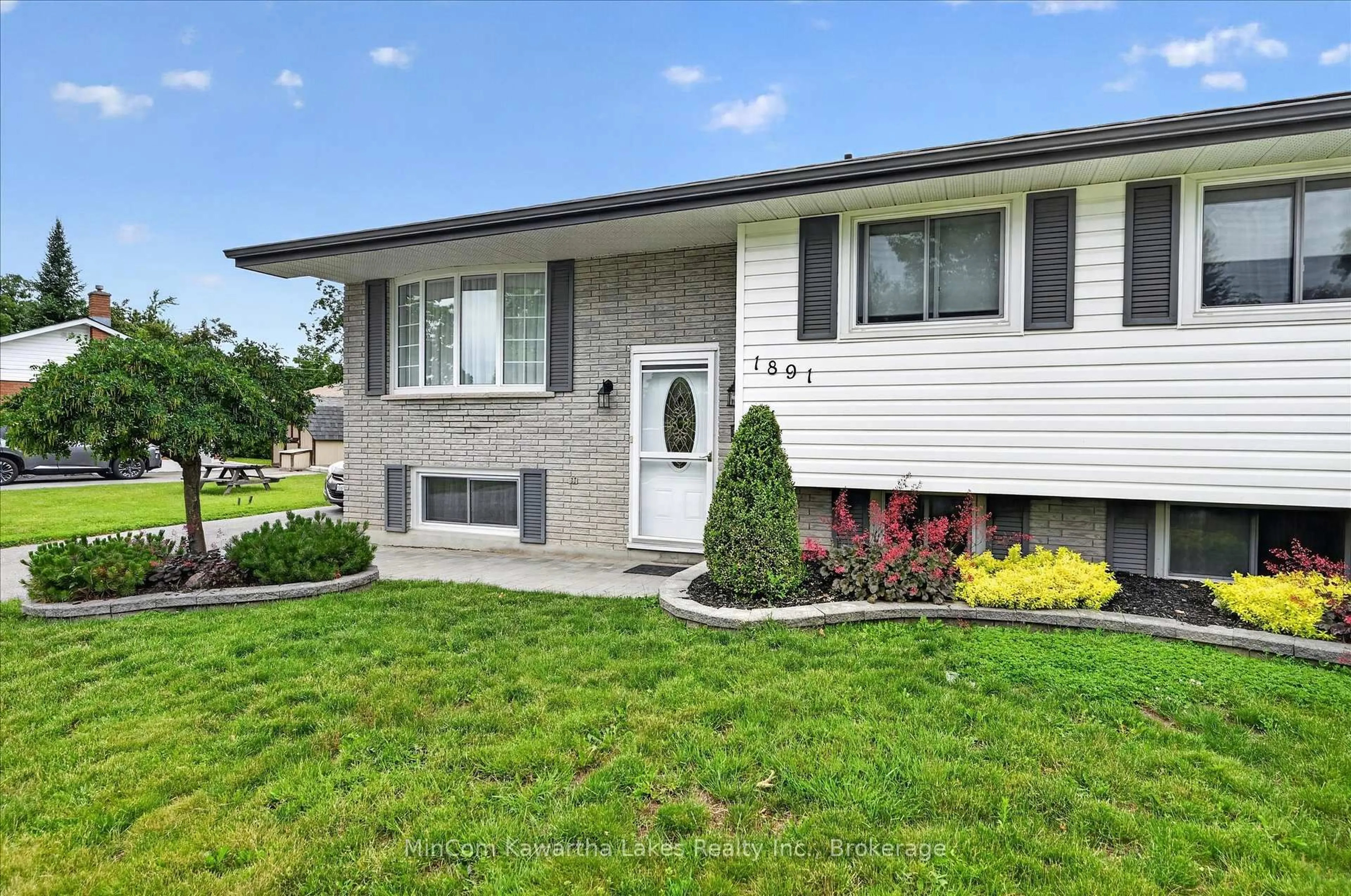 Home with vinyl exterior material, street for 1891 Croftdale Cres, Peterborough Ontario K9K 1J7