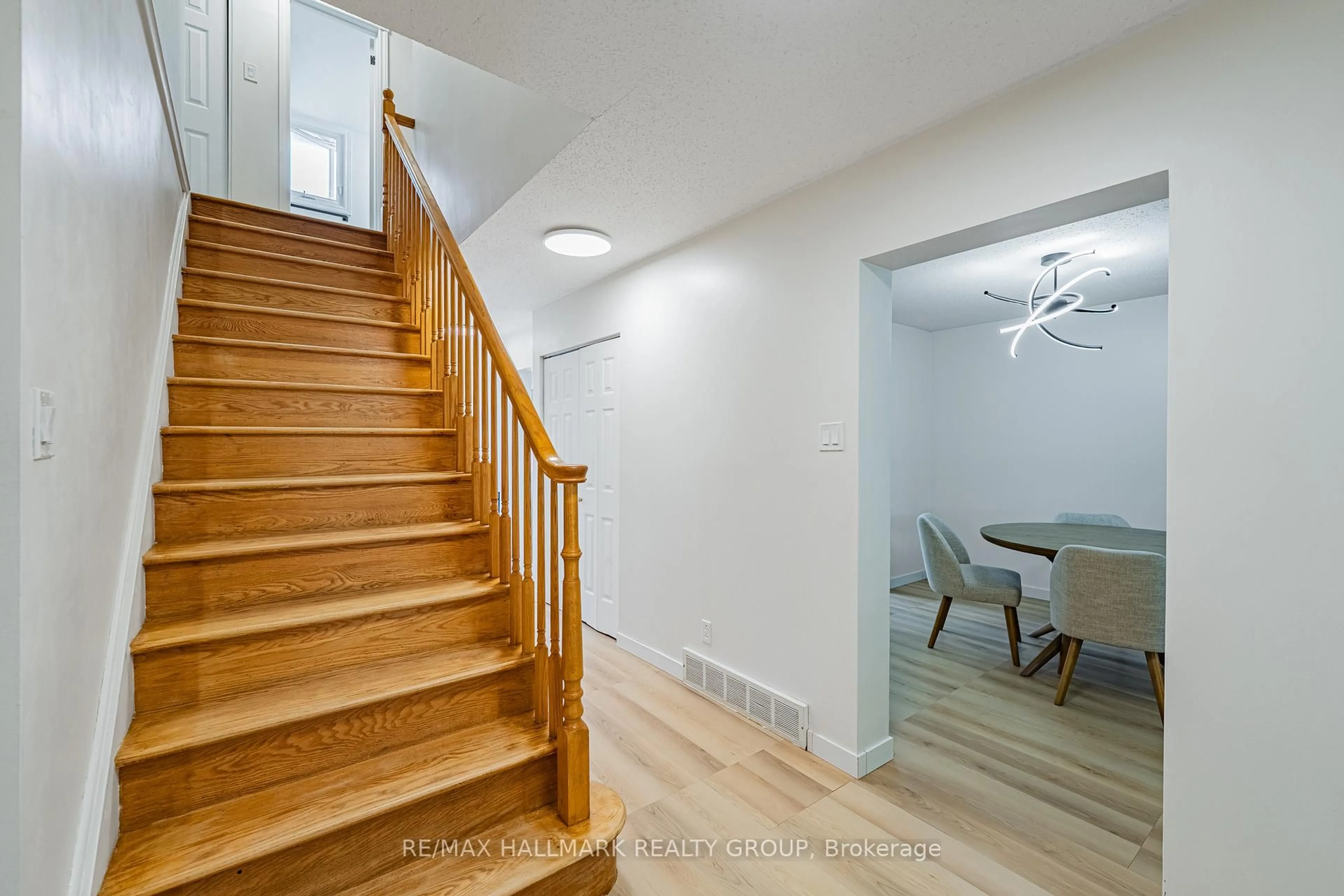 Stairs for 3319 Kodiak St, Ottawa Ontario K1V 7S7