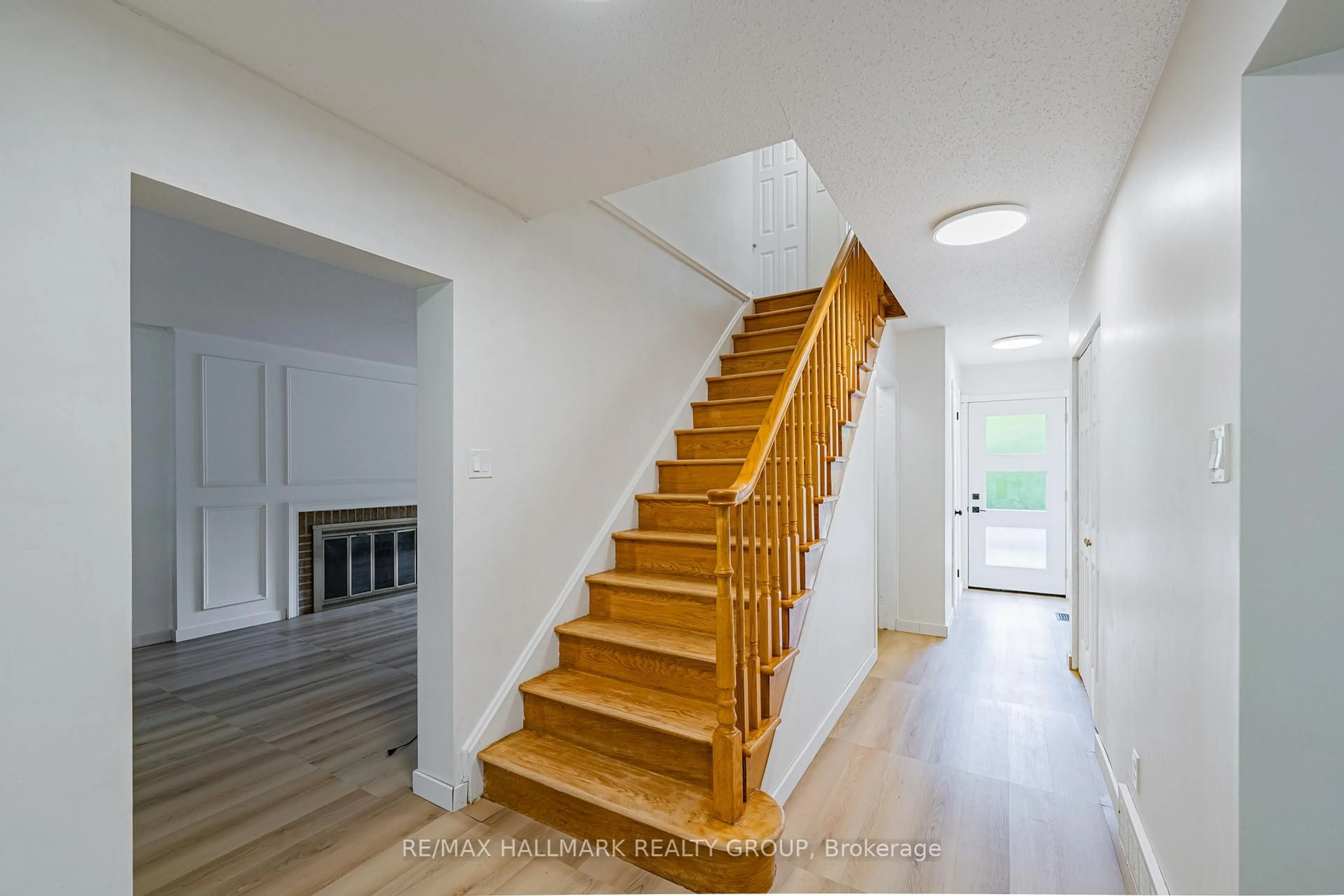 Stairs for 3319 Kodiak St, Ottawa Ontario K1V 7S7
