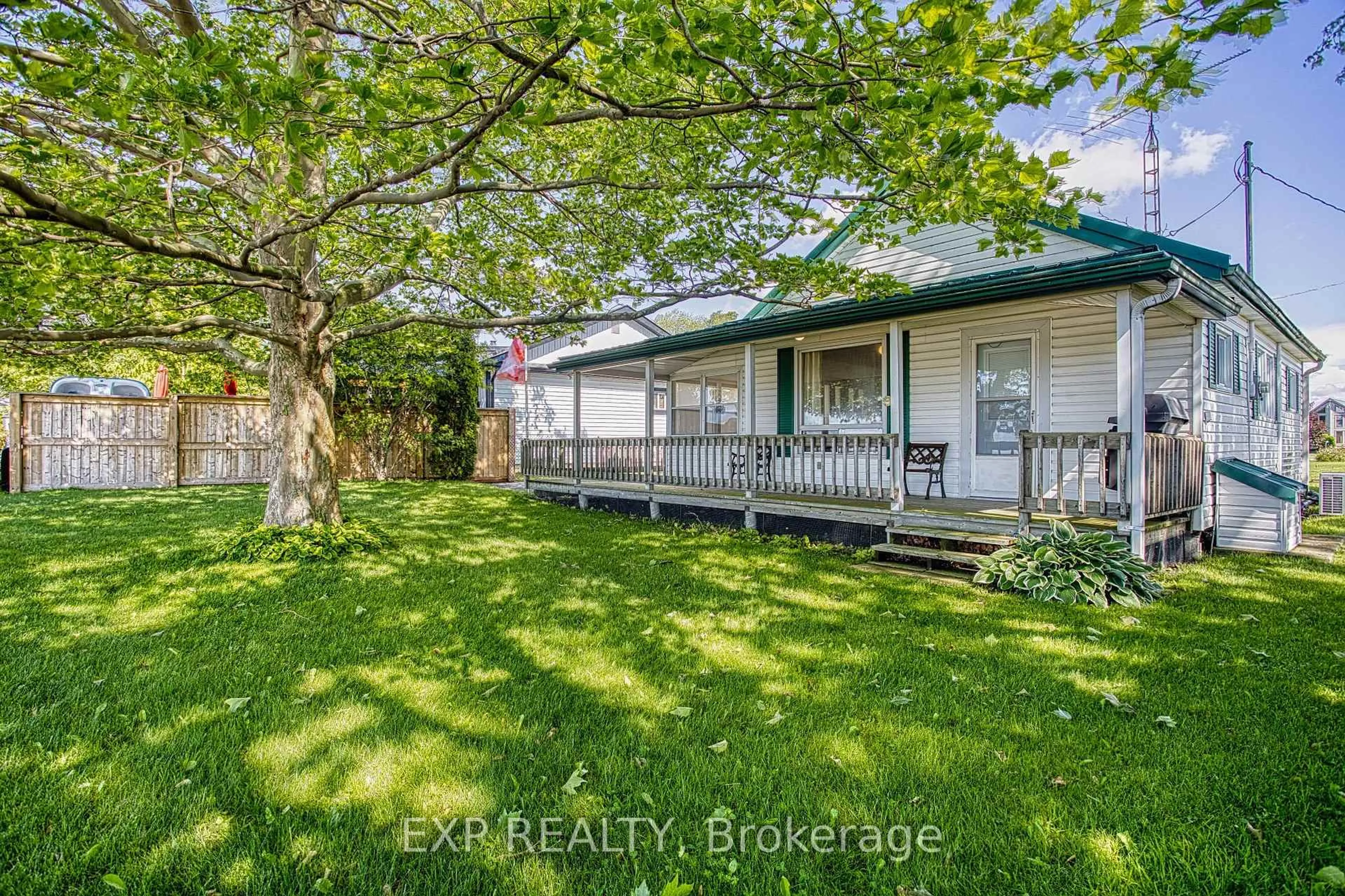 A pic from outside/outdoor area/front of a property/back of a property/a pic from drone, street for 15 Horseshoe Bay Rd, Haldimand Ontario N1A 2W8
