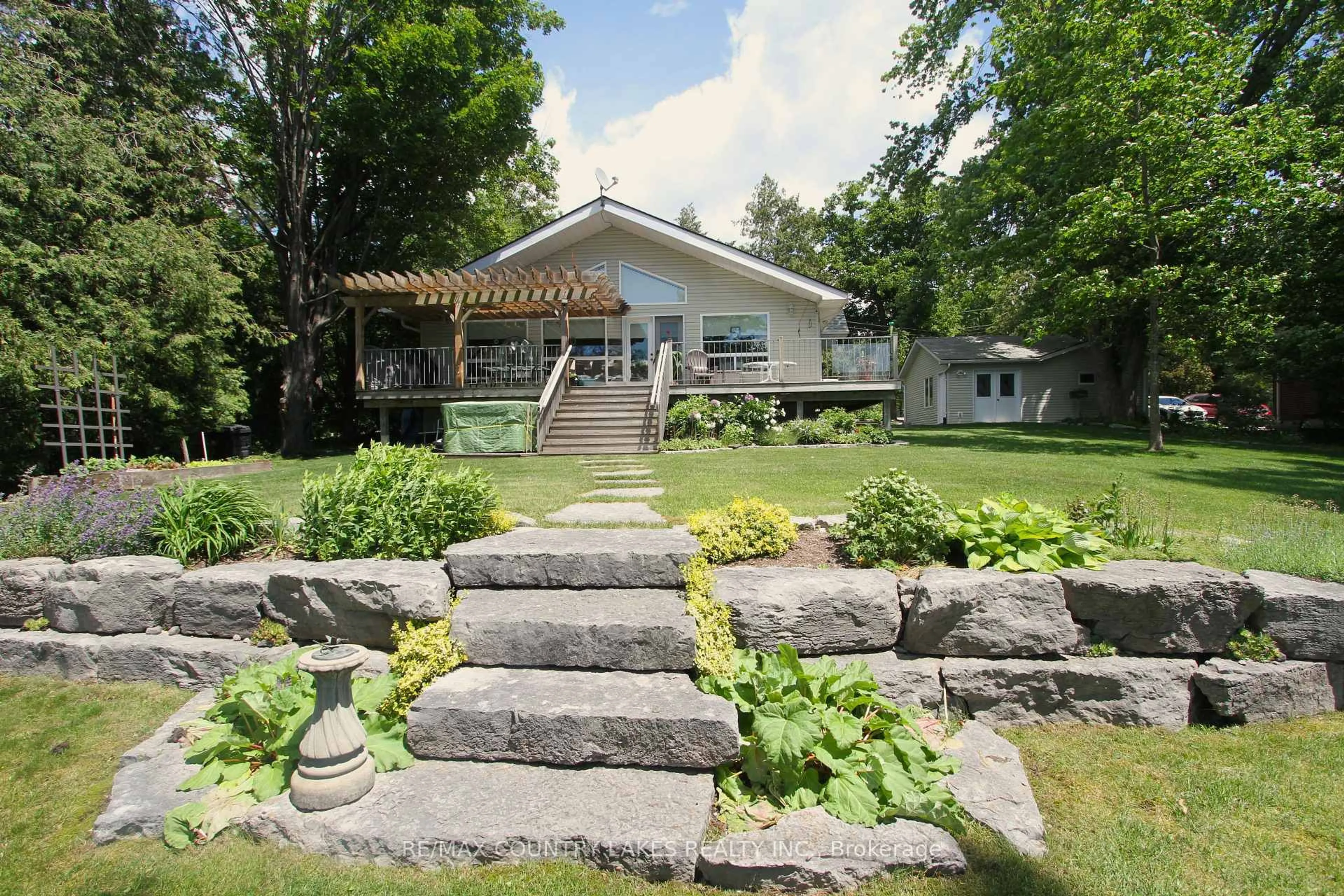 Patio, unknown for 27 Hillcrest Ave, Kawartha Lakes Ontario K0M 2B0