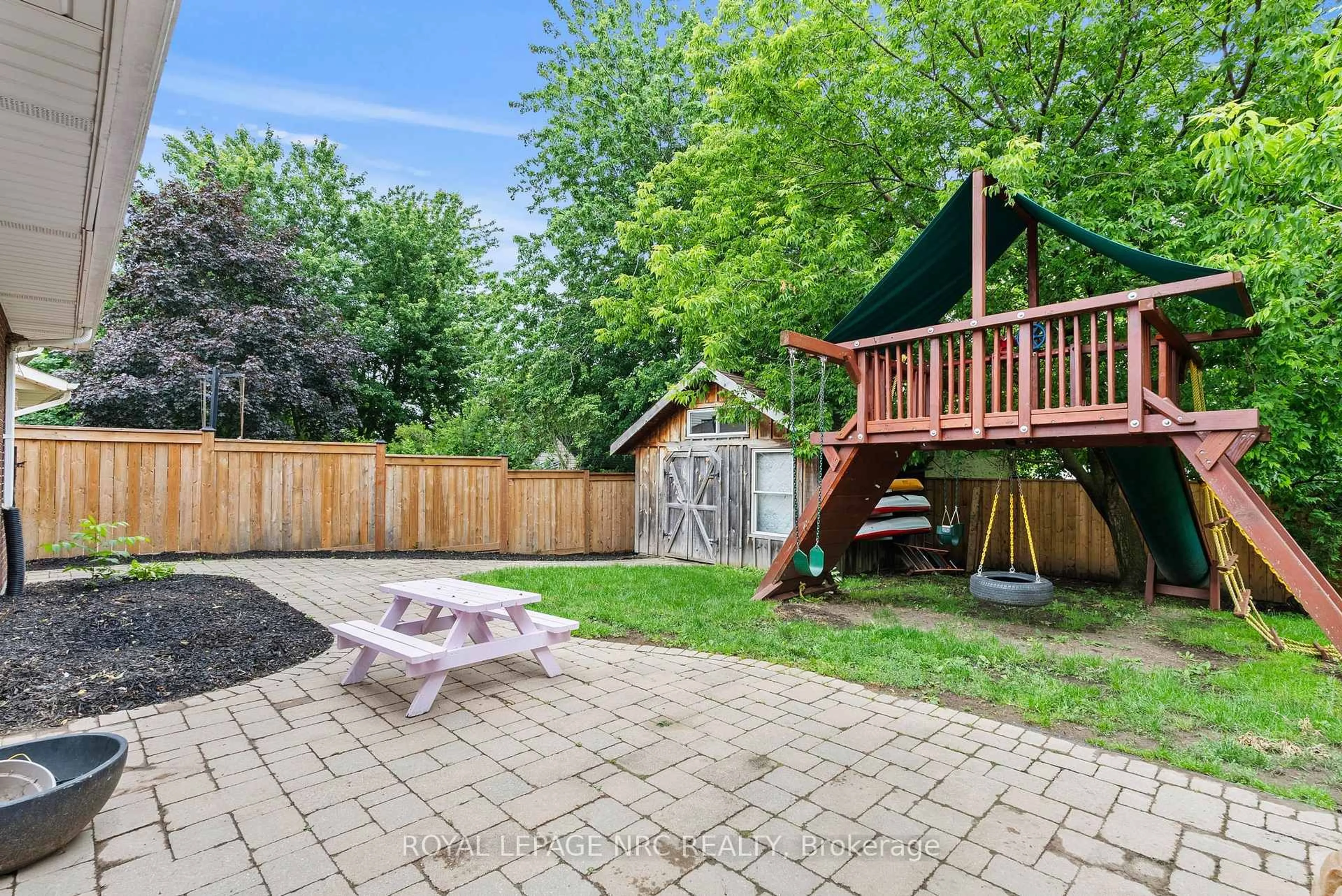 Patio, street for 38 Killins St, West Lincoln Ontario L0R 2A0
