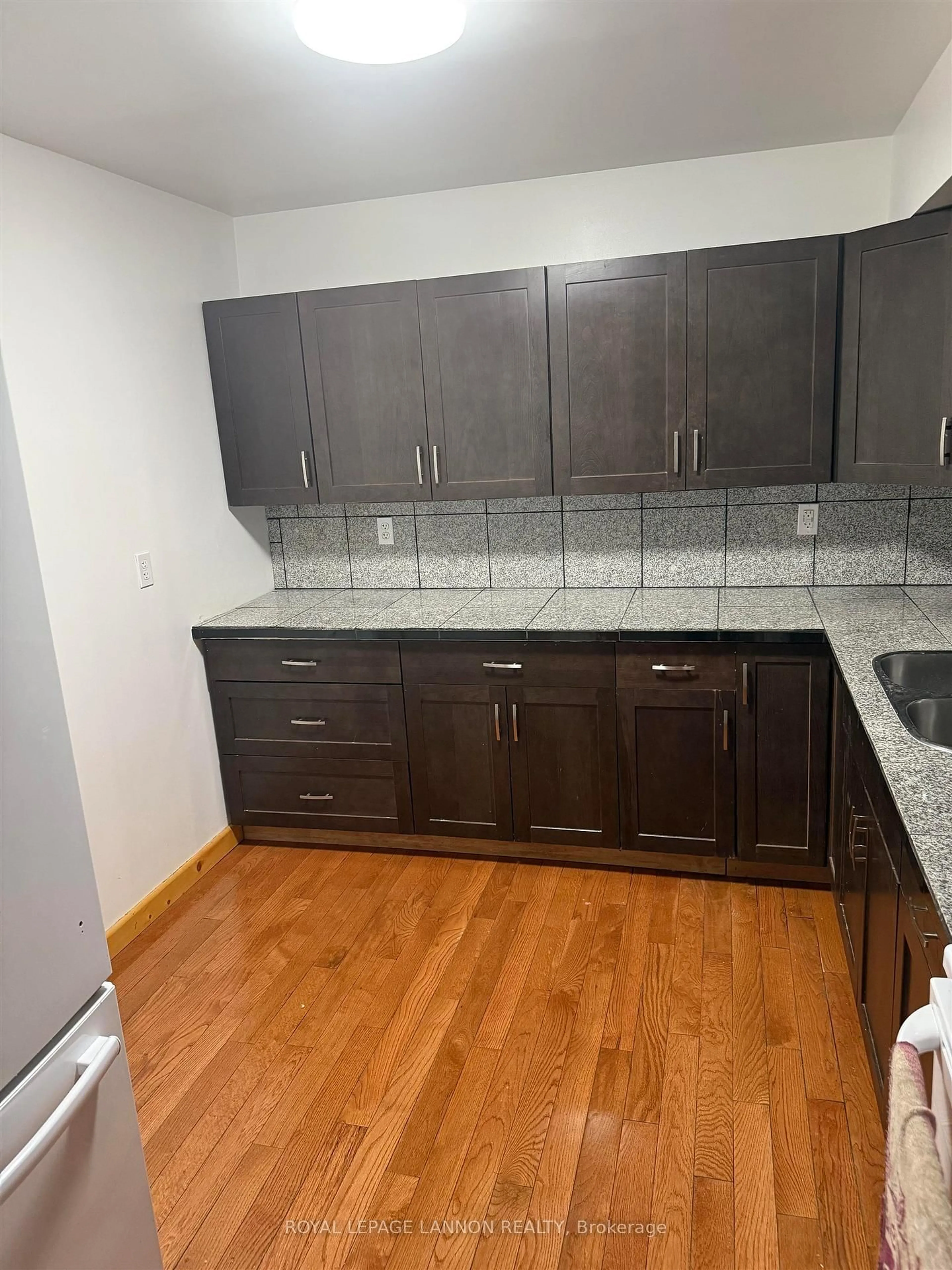 Standard kitchen, unknown for 206 Varsity Place, Thunder Bay Ontario P7B 5N7
