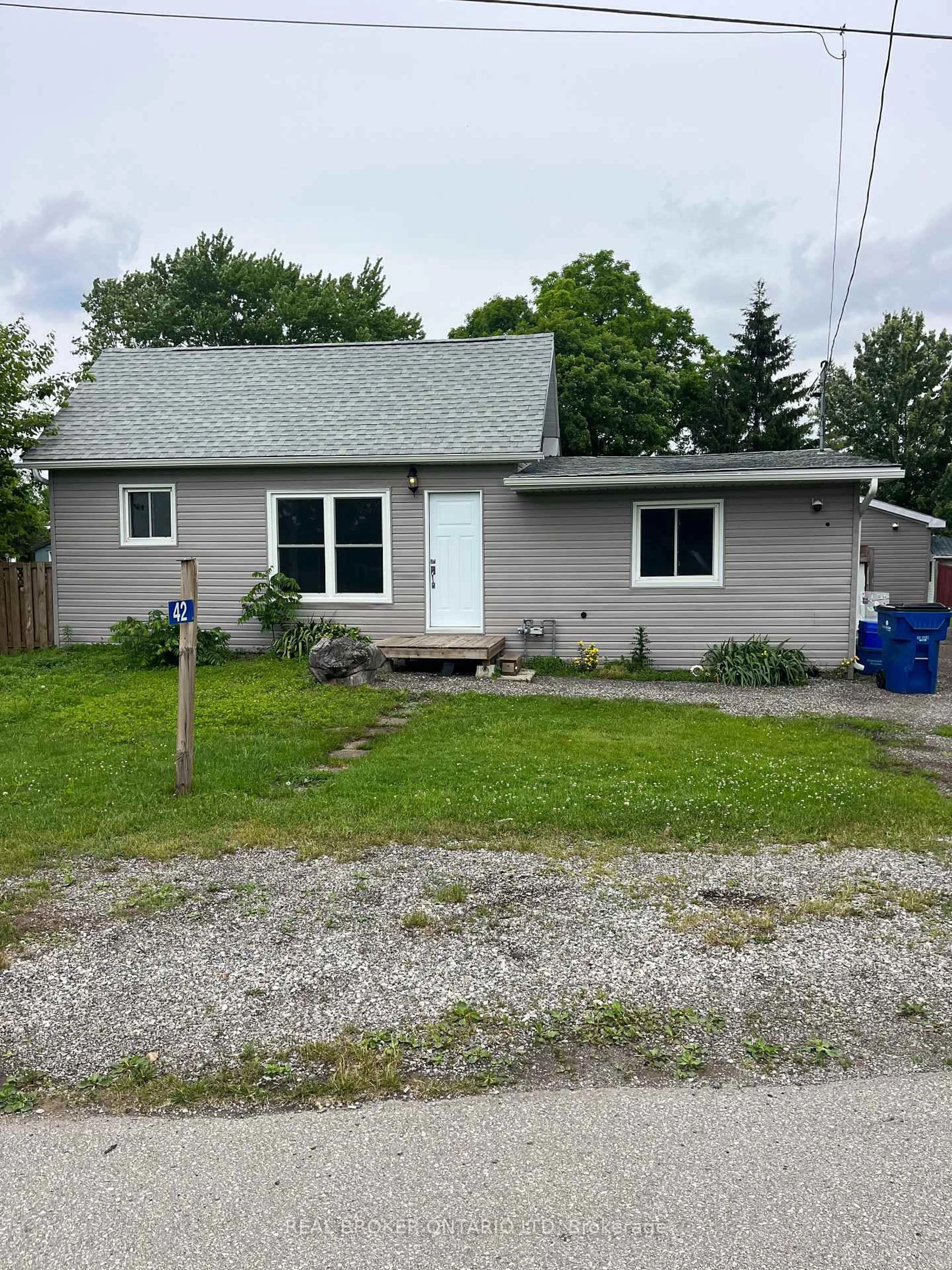 Unknown for 42 Broadway St, Newbury Ontario N0L 1Z0