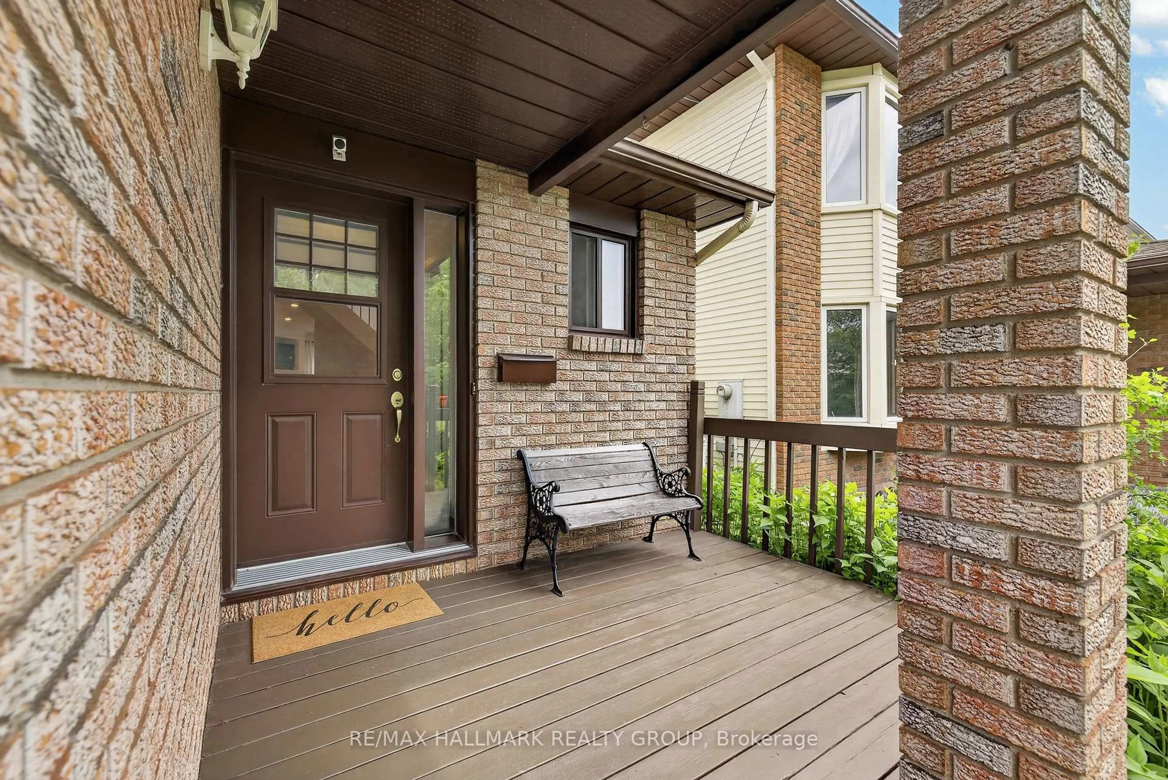 Indoor entryway for 1797 Bromont Way, Orleans Ontario K1C 5J7