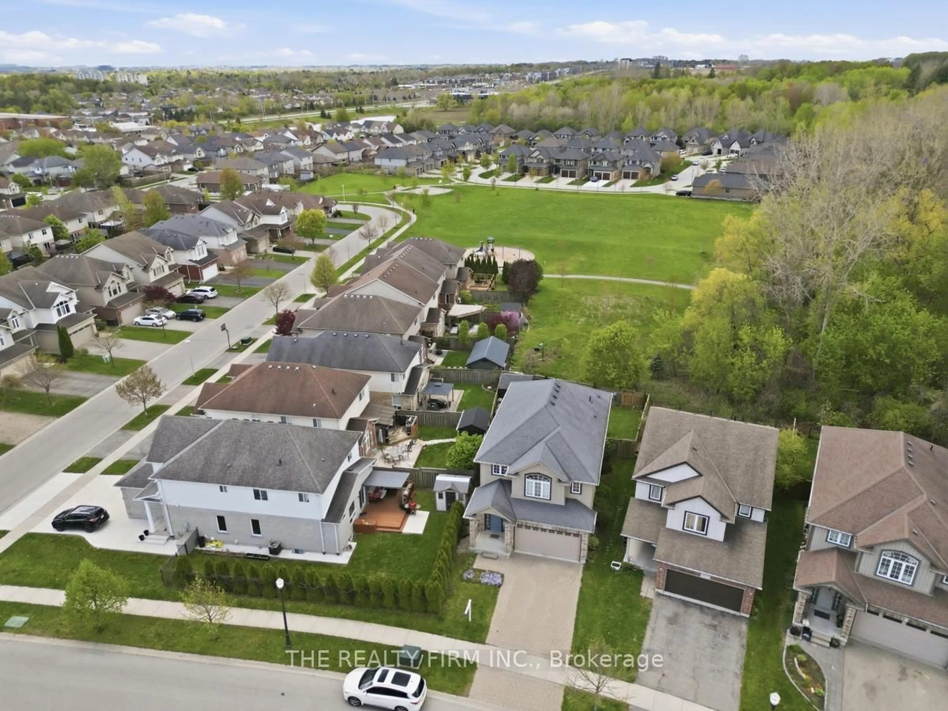 A pic from outside/outdoor area/front of a property/back of a property/a pic from drone, street for 2019 Springridge Dr, London North Ontario N5X 0H1