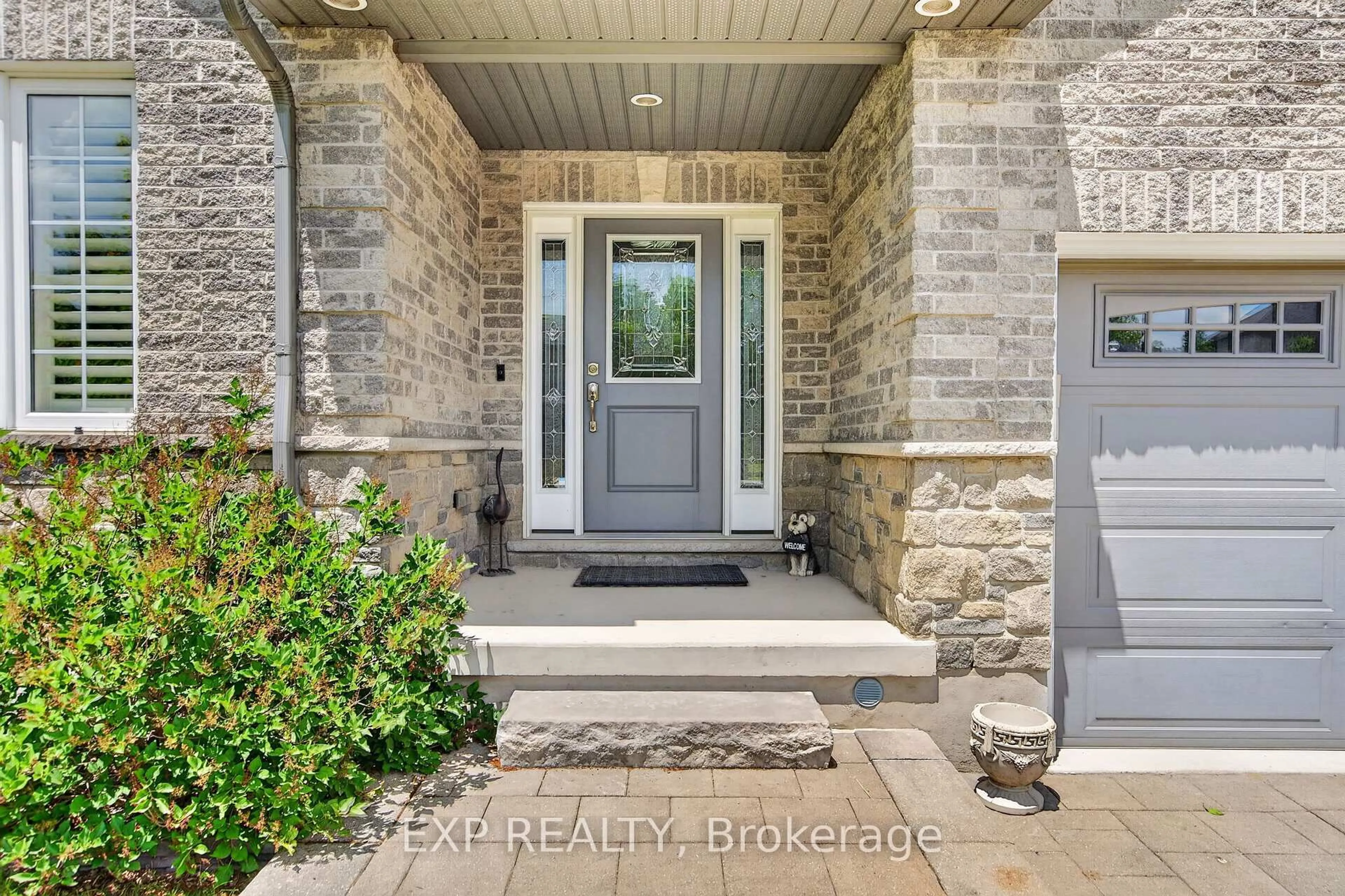 Indoor entryway for 6 Caverhill Cres, Middlesex Centre Ontario N0L 1R0