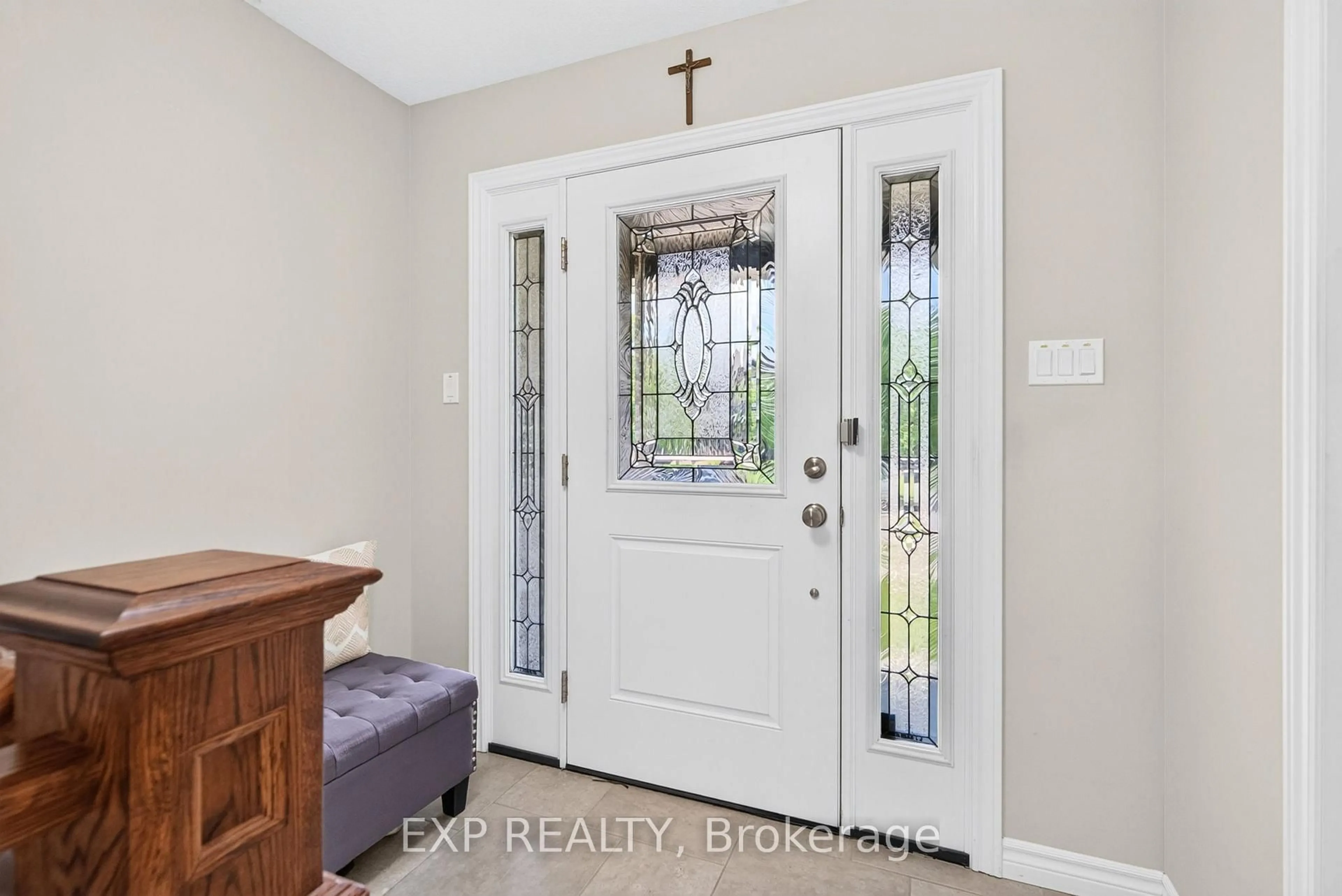 Indoor entryway for 6 Caverhill Cres, Middlesex Centre Ontario N0L 1R0