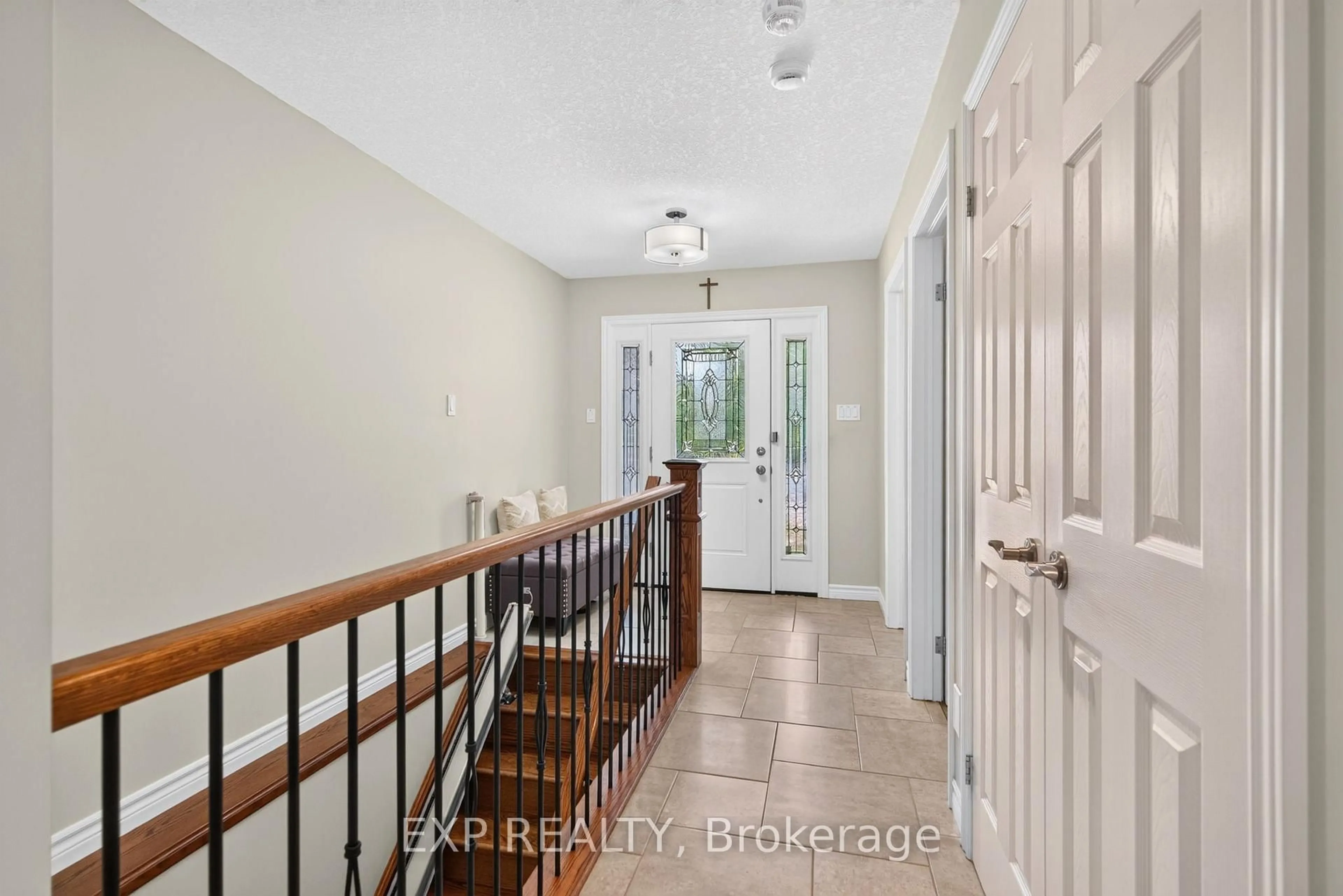 Indoor entryway for 6 Caverhill Cres, Middlesex Centre Ontario N0L 1R0