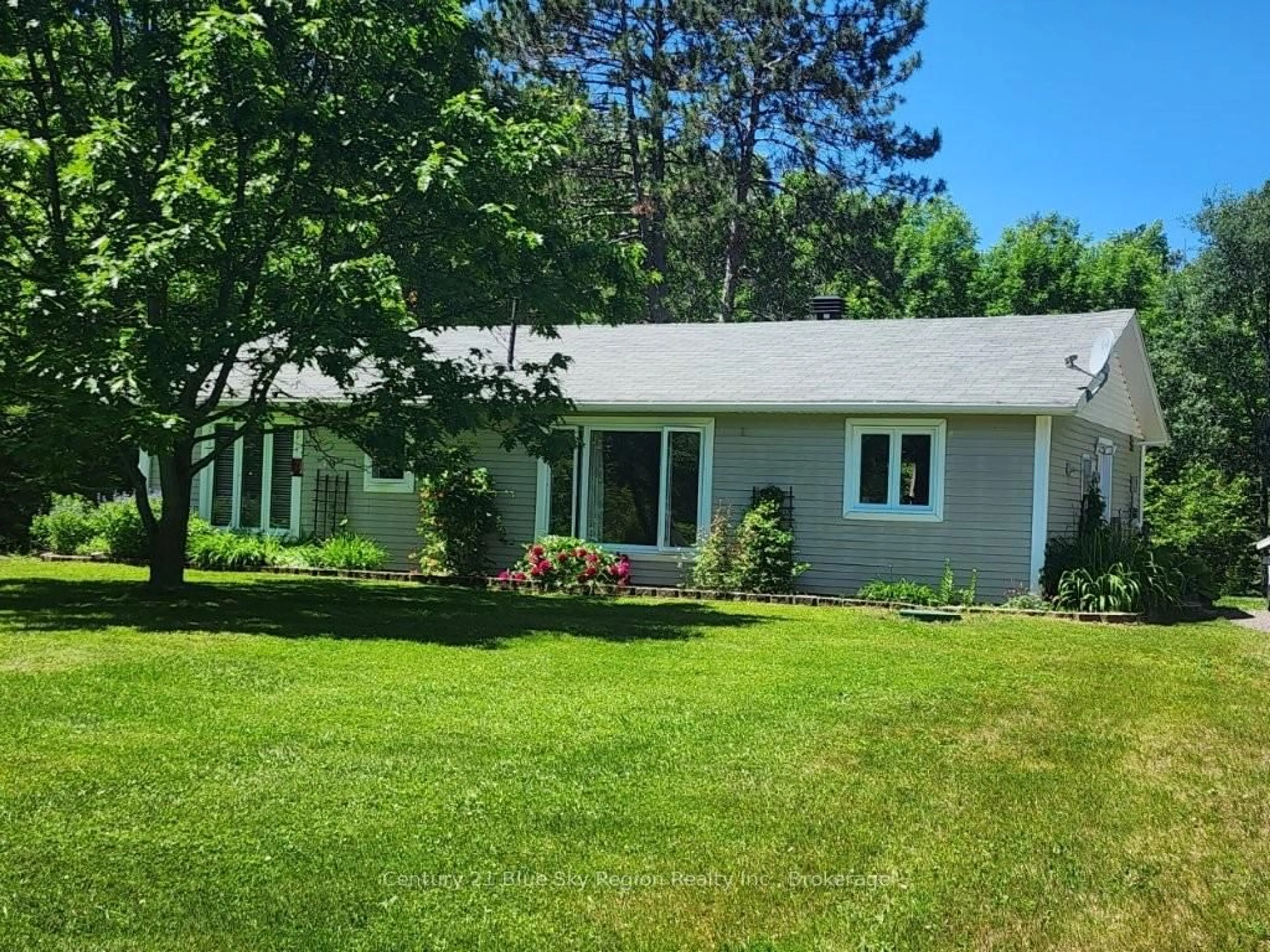 A pic from outside/outdoor area/front of a property/back of a property/a pic from drone, unknown for 1048 DERLAND Rd, East Ferris Ontario P0H 1K0