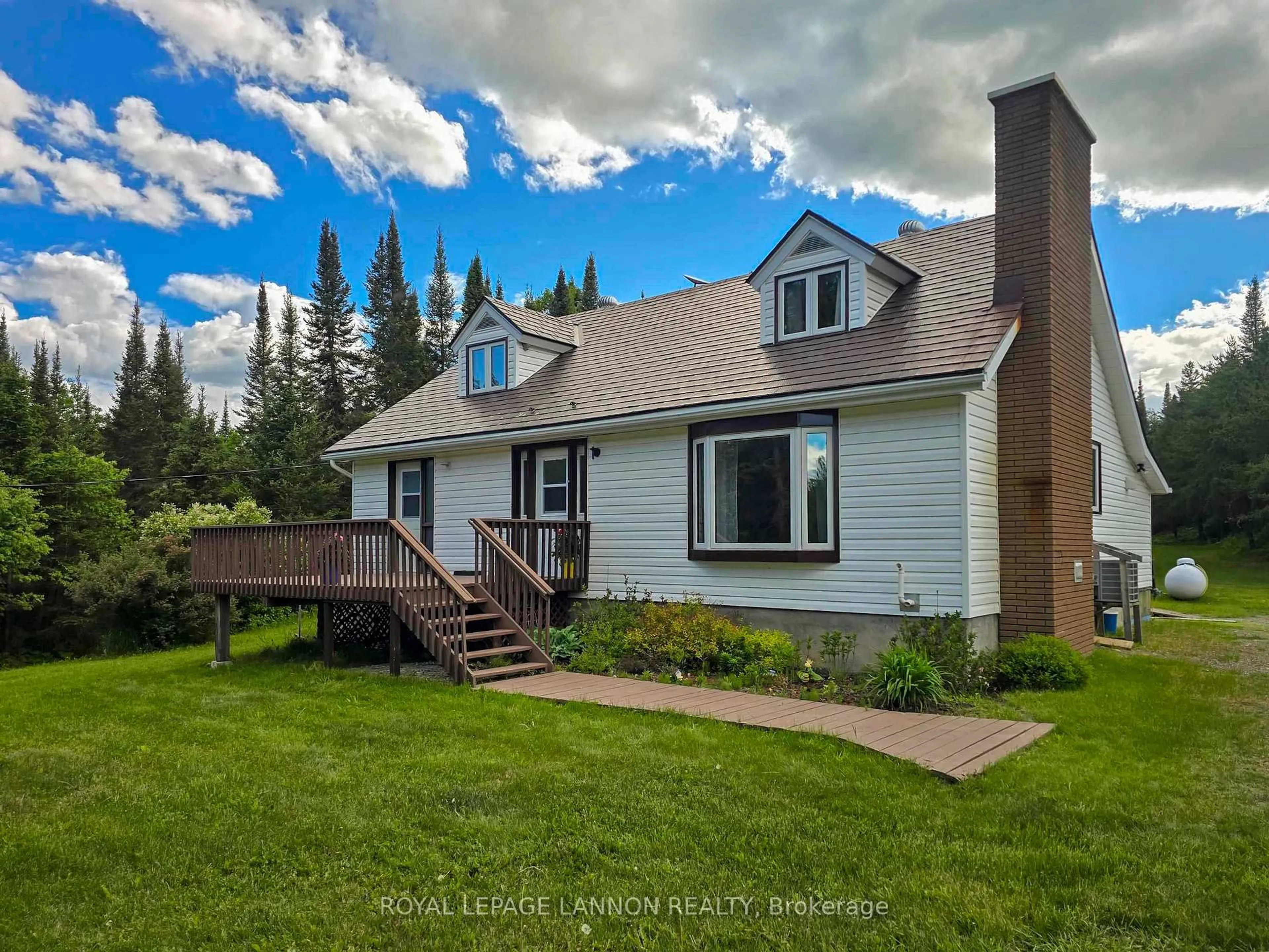 Home with vinyl exterior material, unknown for 169 Centre Rd, Thunder Bay Remote Area Ontario P0T 1X0