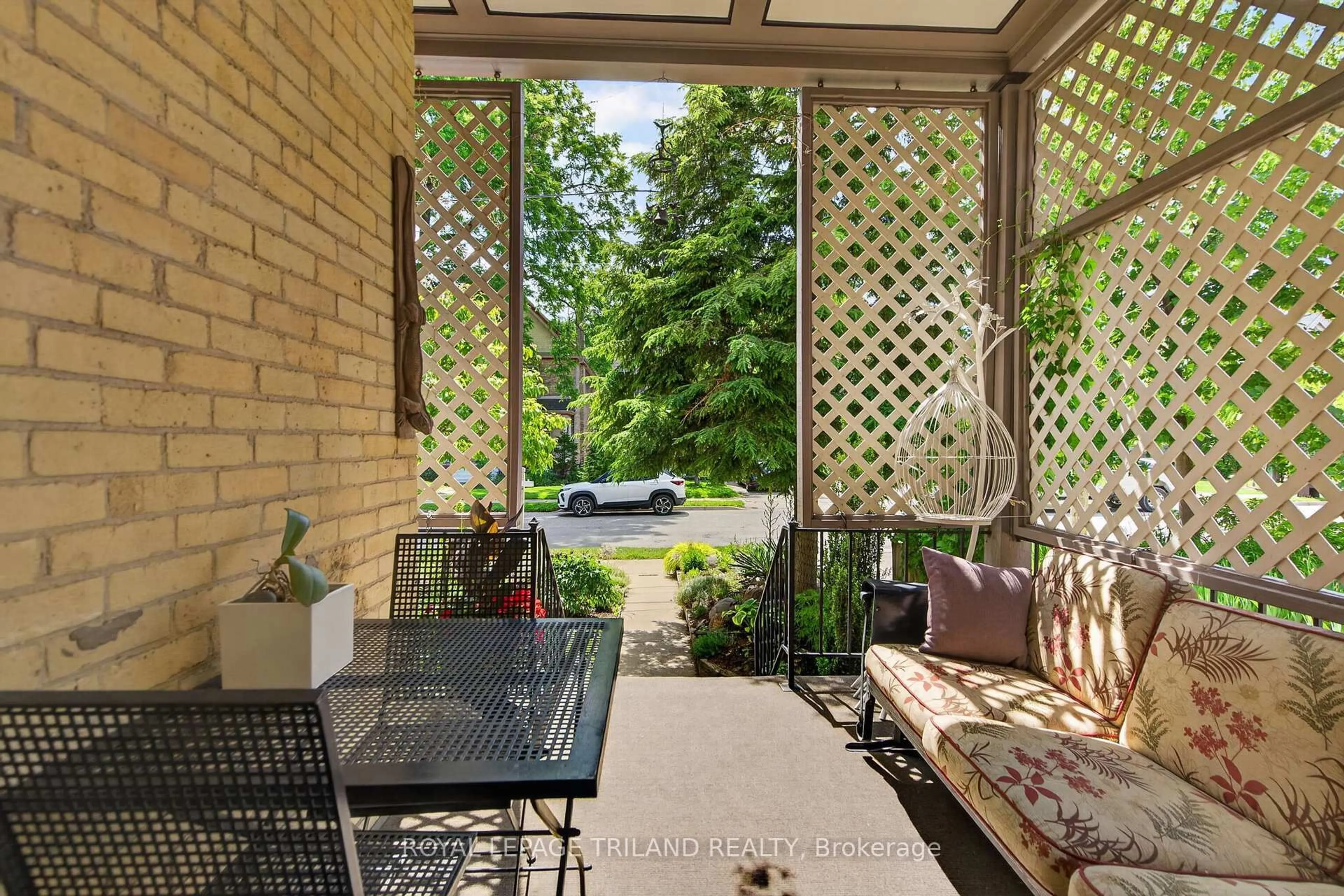 Patio, street for 774 Hellmuth Ave, London East Ontario N6A 3T7