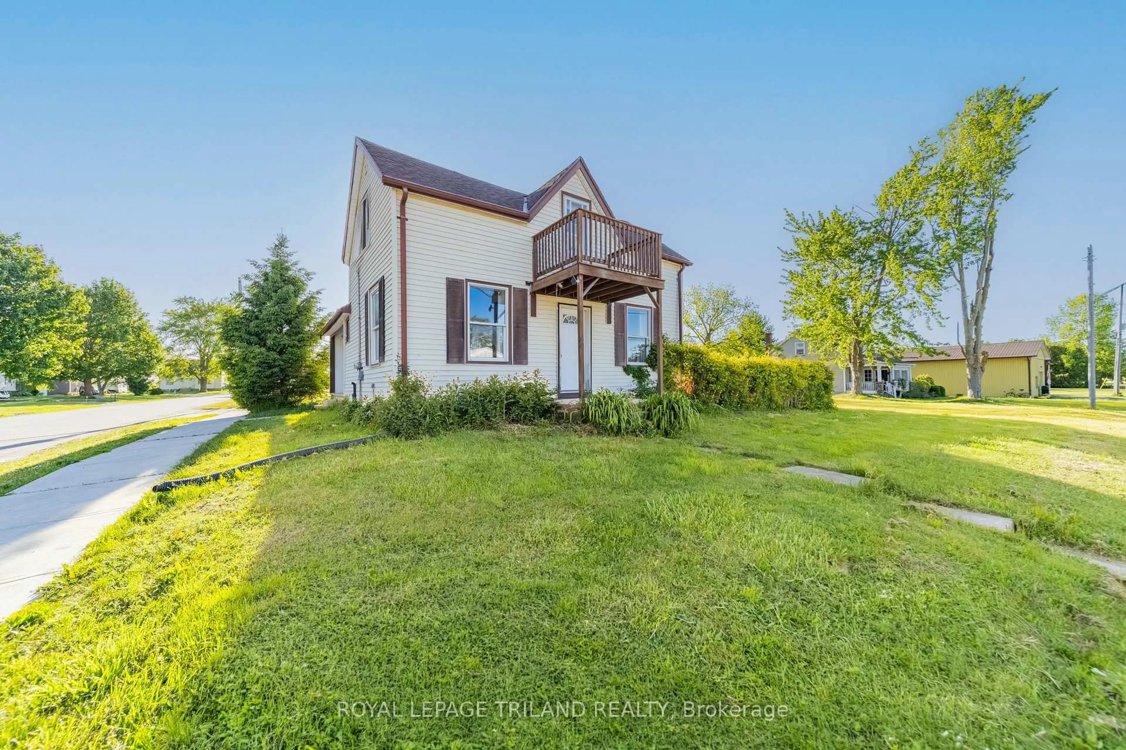 A pic from outside/outdoor area/front of a property/back of a property/a pic from drone, unknown for 52 Nelson St, Lambton Shores Ontario N0M 2N0