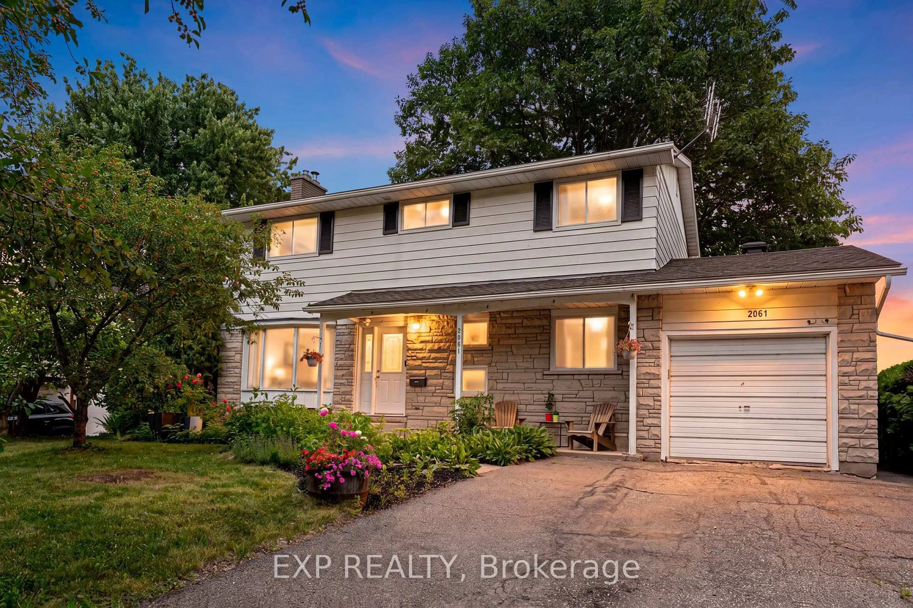 Home with vinyl exterior material, street for 2061 Balharrie Ave, Ottawa Ontario K1G 1G2